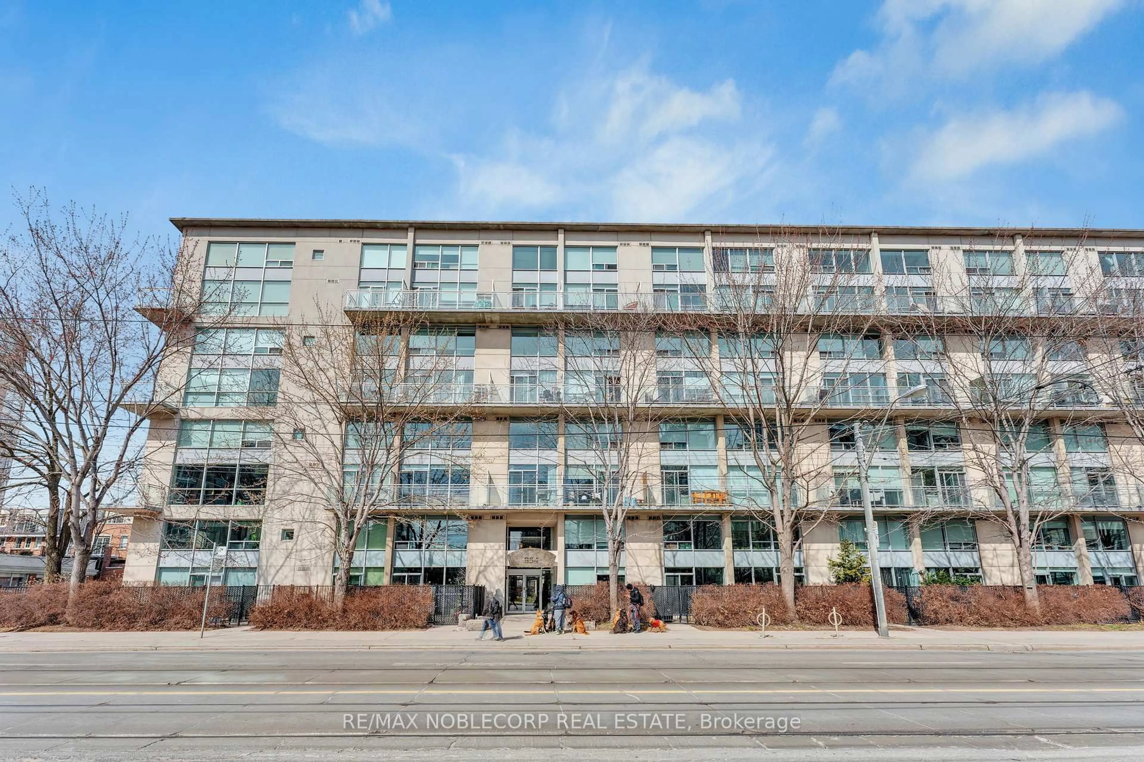 Unknown for 954 King St #323, Toronto Ontario M6K 3L9