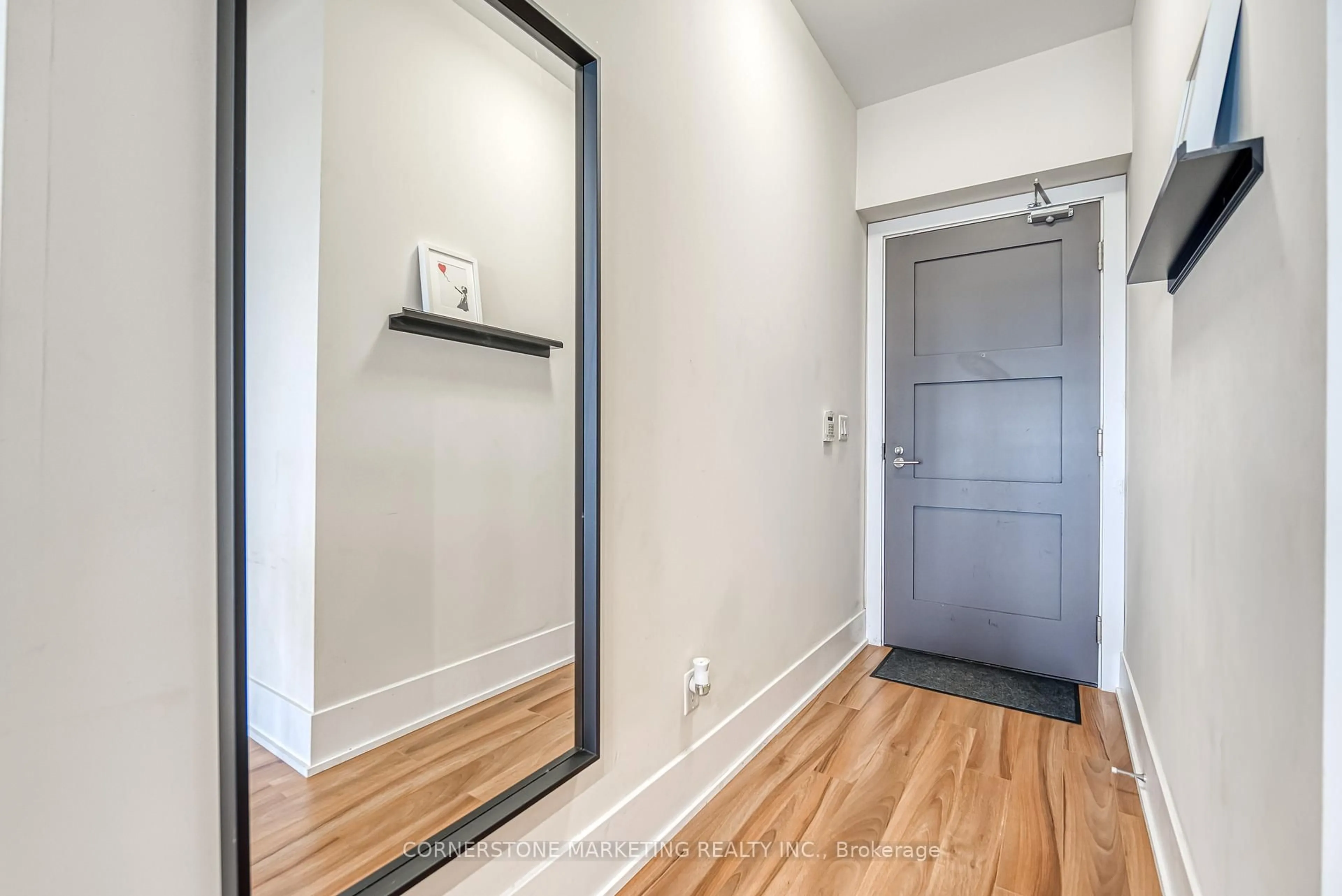 Indoor entryway for 300 Front St #3402, Toronto Ontario M5V 0E9