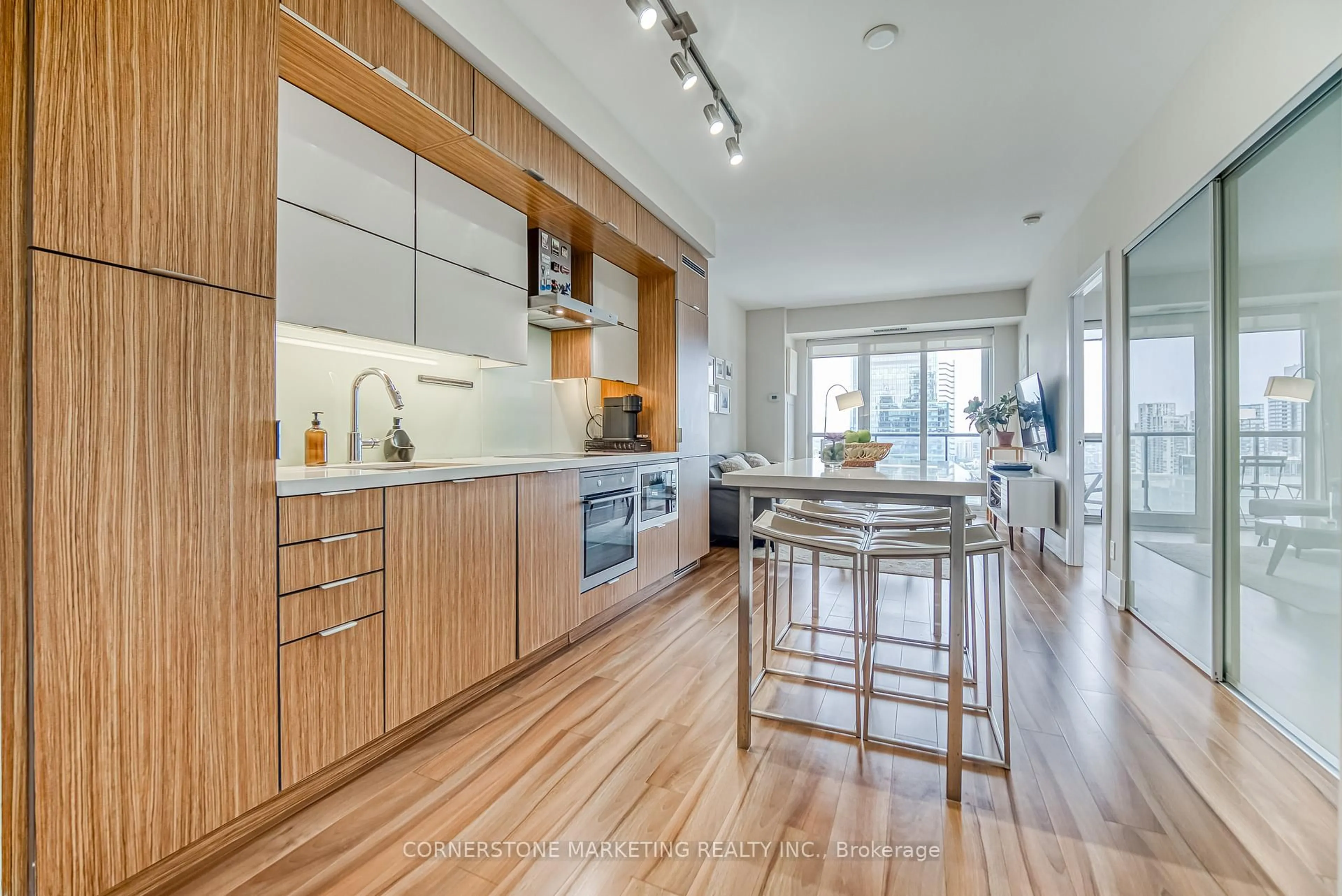 Open concept kitchen, wood/laminate floor for 300 Front St #3402, Toronto Ontario M5V 0E9