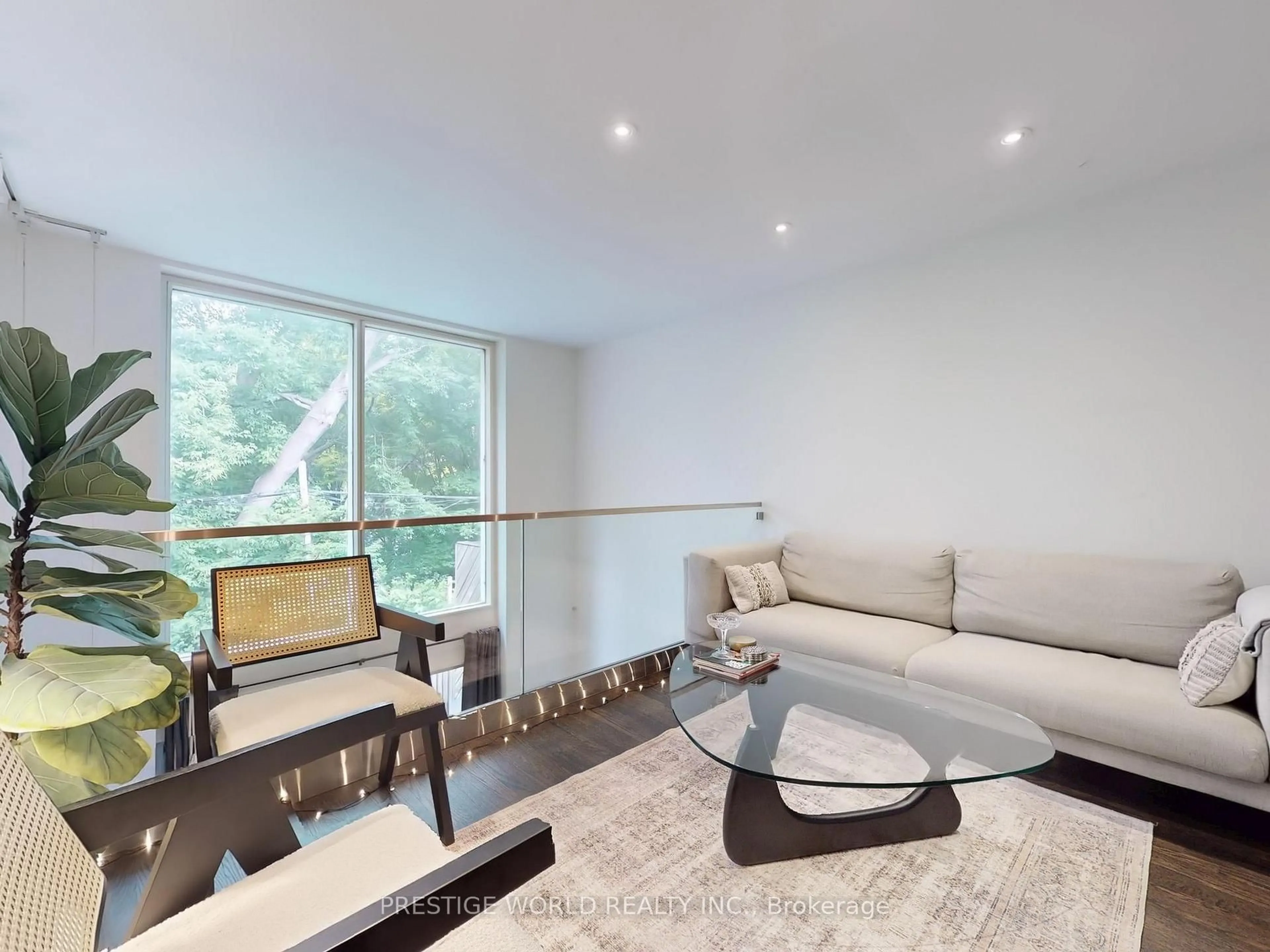 Living room with furniture, unknown for 146 Collier St, Toronto Ontario M4W 1M3