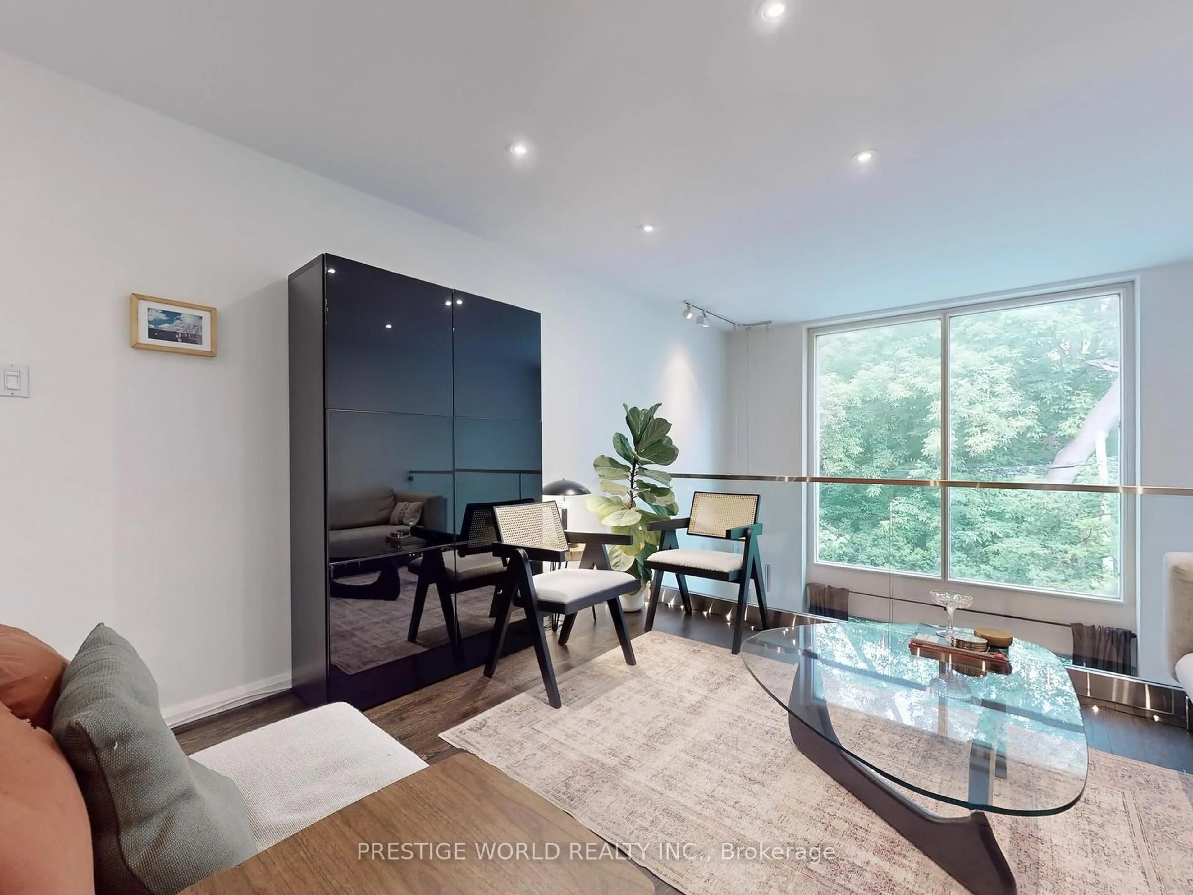 Living room with furniture, unknown for 146 Collier St, Toronto Ontario M4W 1M3