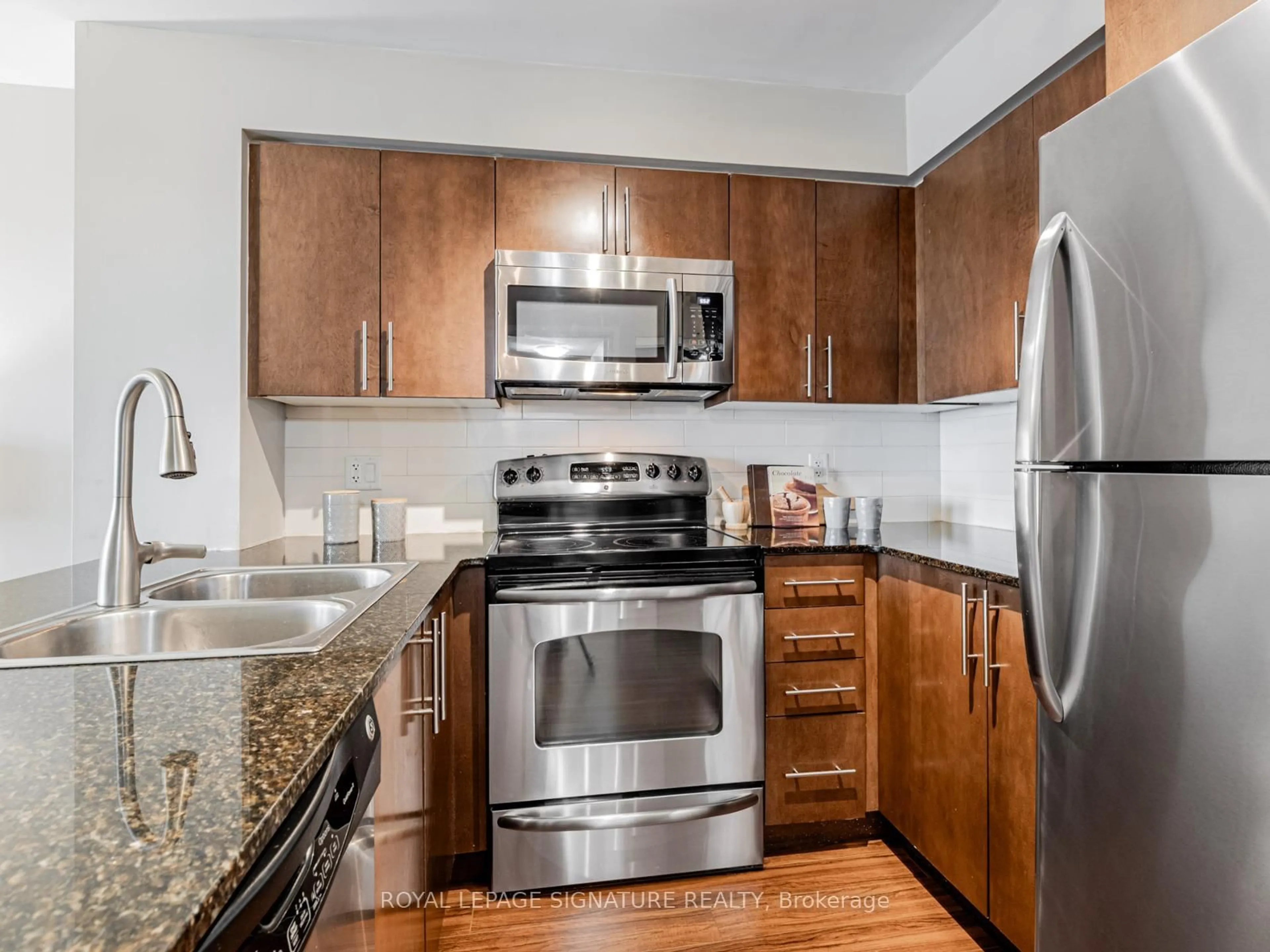 Standard kitchen, unknown for 2191 Yonge St #1203, Toronto Ontario M4S 3H8