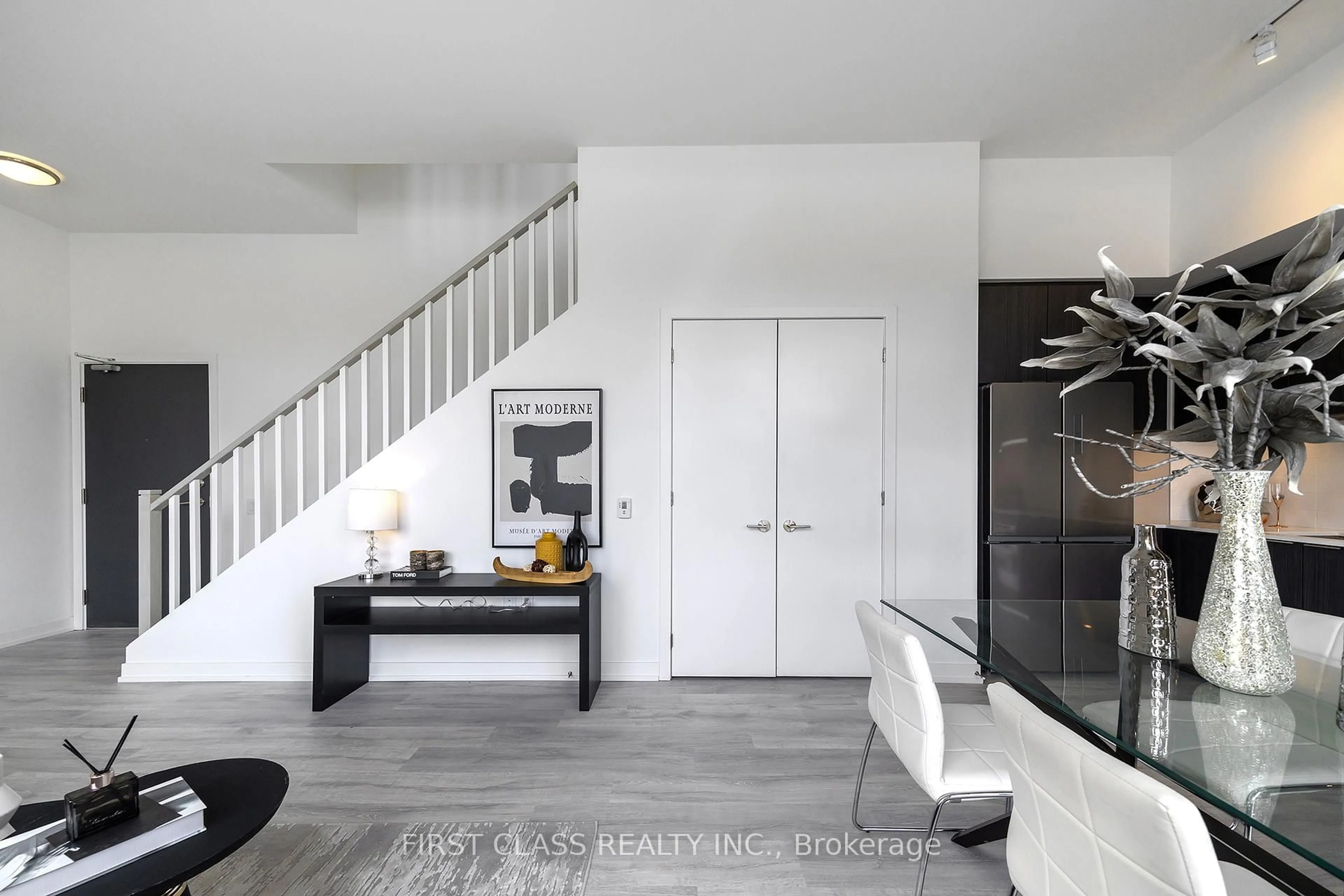 Indoor entryway for 8 Olympic Gdn Dr #28, Toronto Ontario M2M 0B9