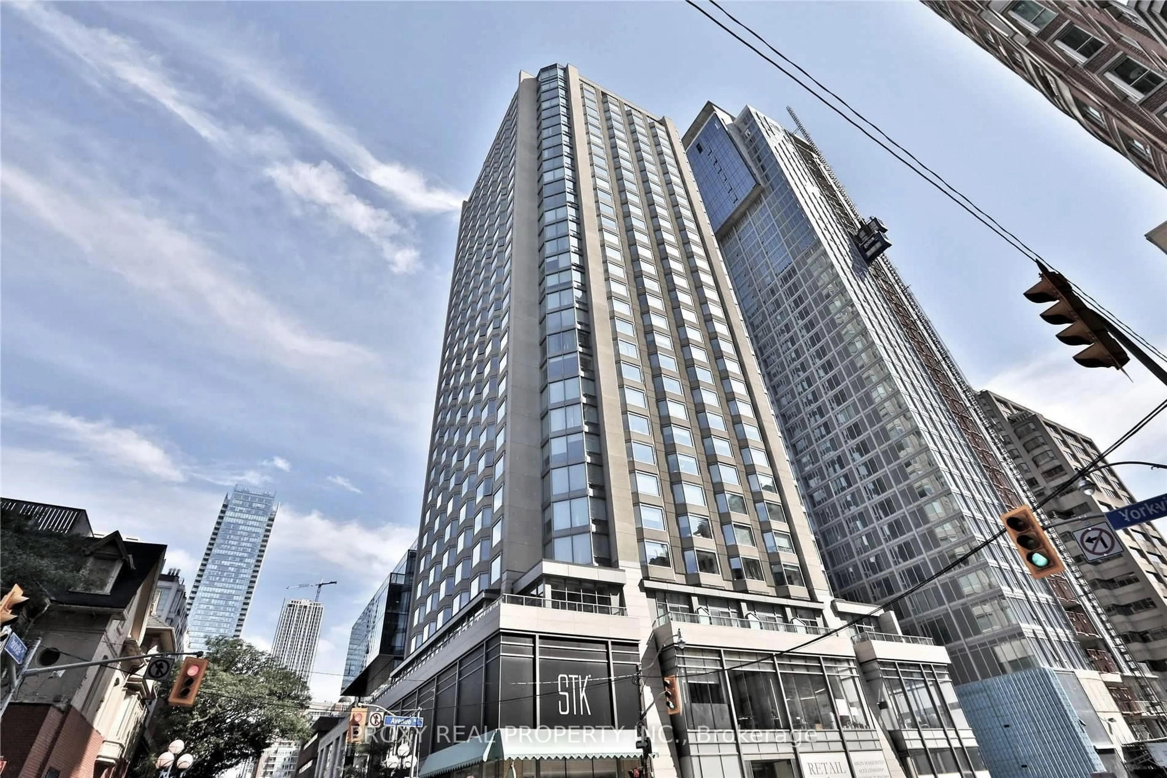 Indoor foyer for 155 Yorkville Ave #1914, Toronto Ontario M5R 0B4