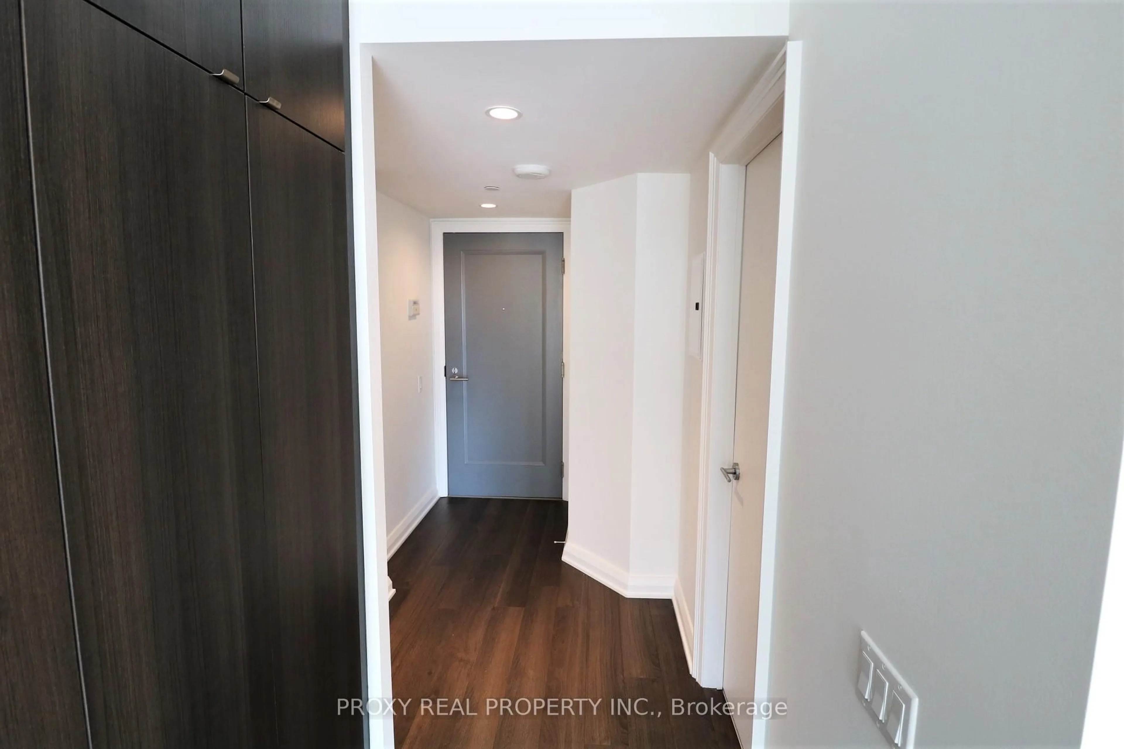 Indoor entryway for 155 Yorkville Ave #1914, Toronto Ontario M5R 0B4