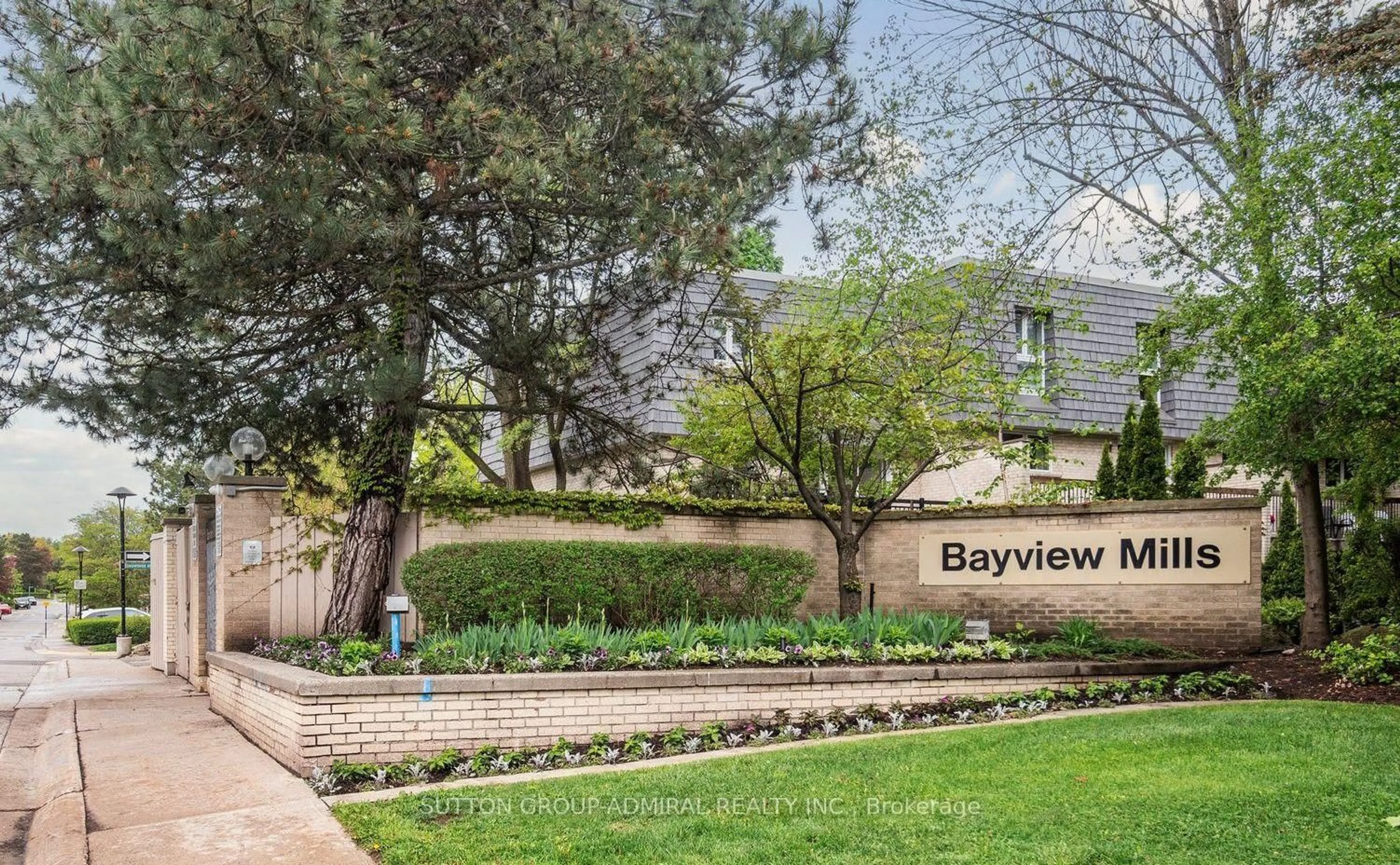 A pic from outside/outdoor area/front of a property/back of a property/a pic from drone, mountain view for 24 Anvil Millway, Toronto Ontario M2L 1R1