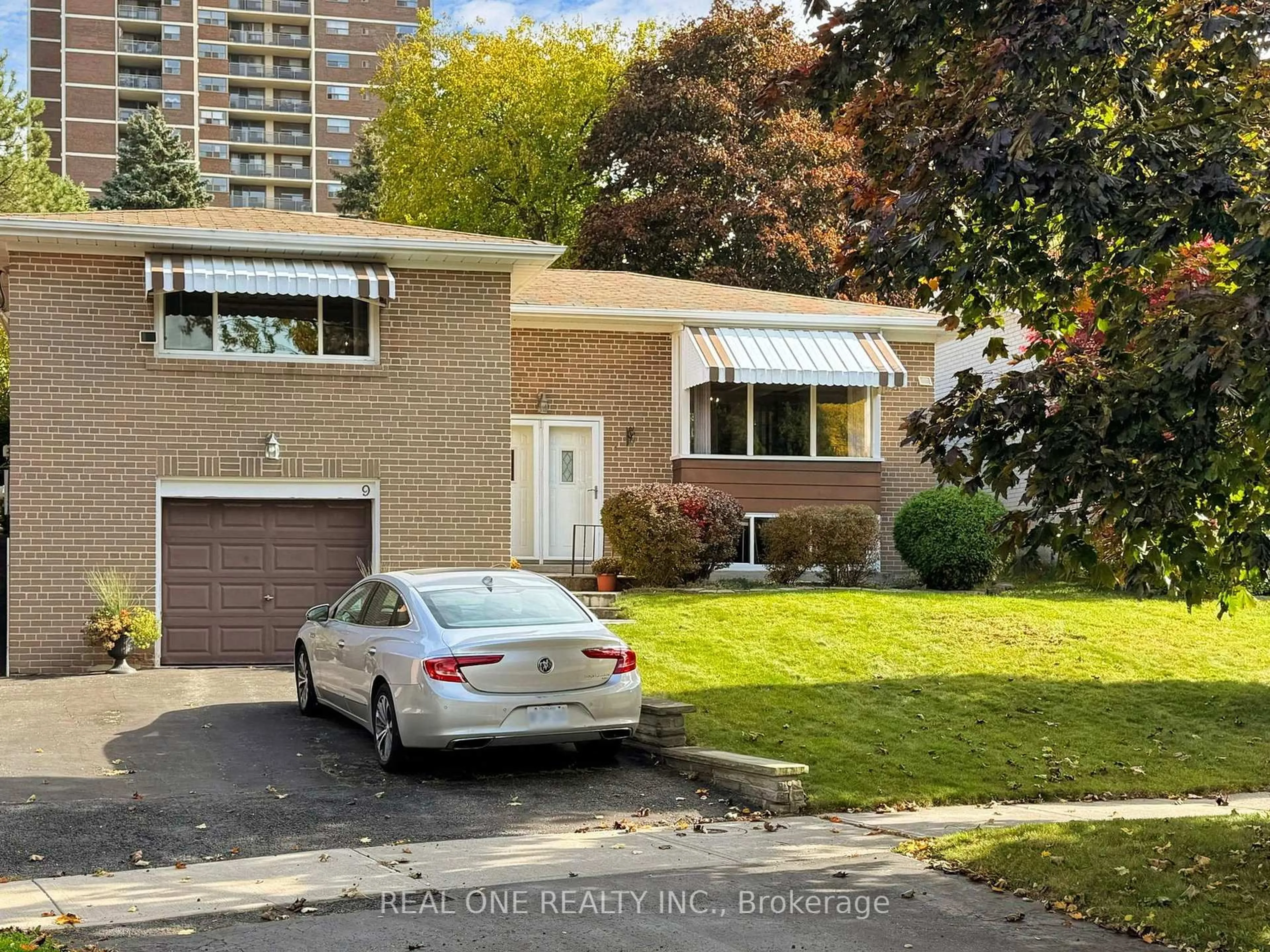 Home with vinyl exterior material, street for 9 Lescon Rd, Toronto Ontario M2J 2G7