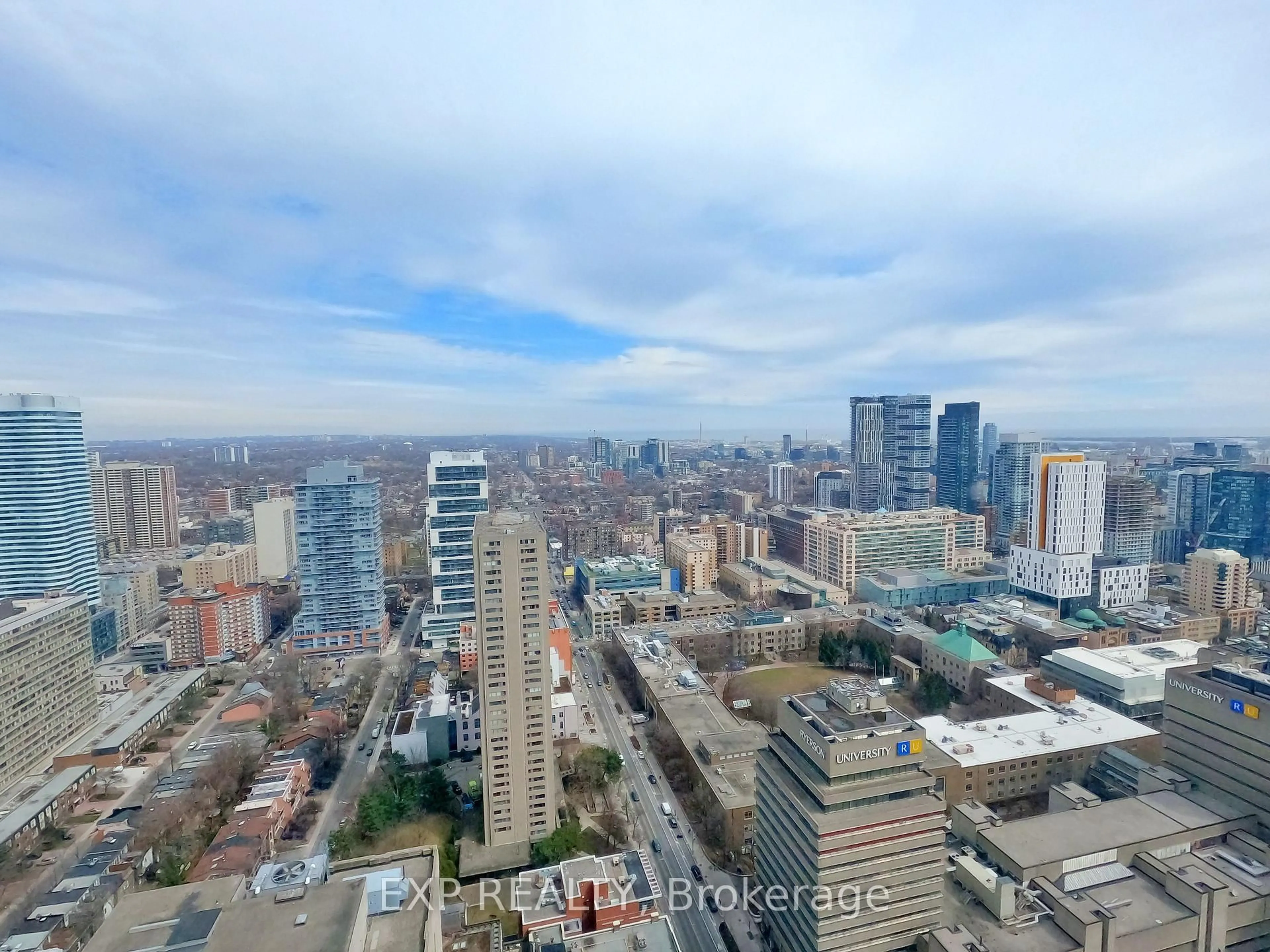 A pic from outside/outdoor area/front of a property/back of a property/a pic from drone, city buildings view from balcony for 386 Yonge St #3806, Toronto Ontario M5B 0A5