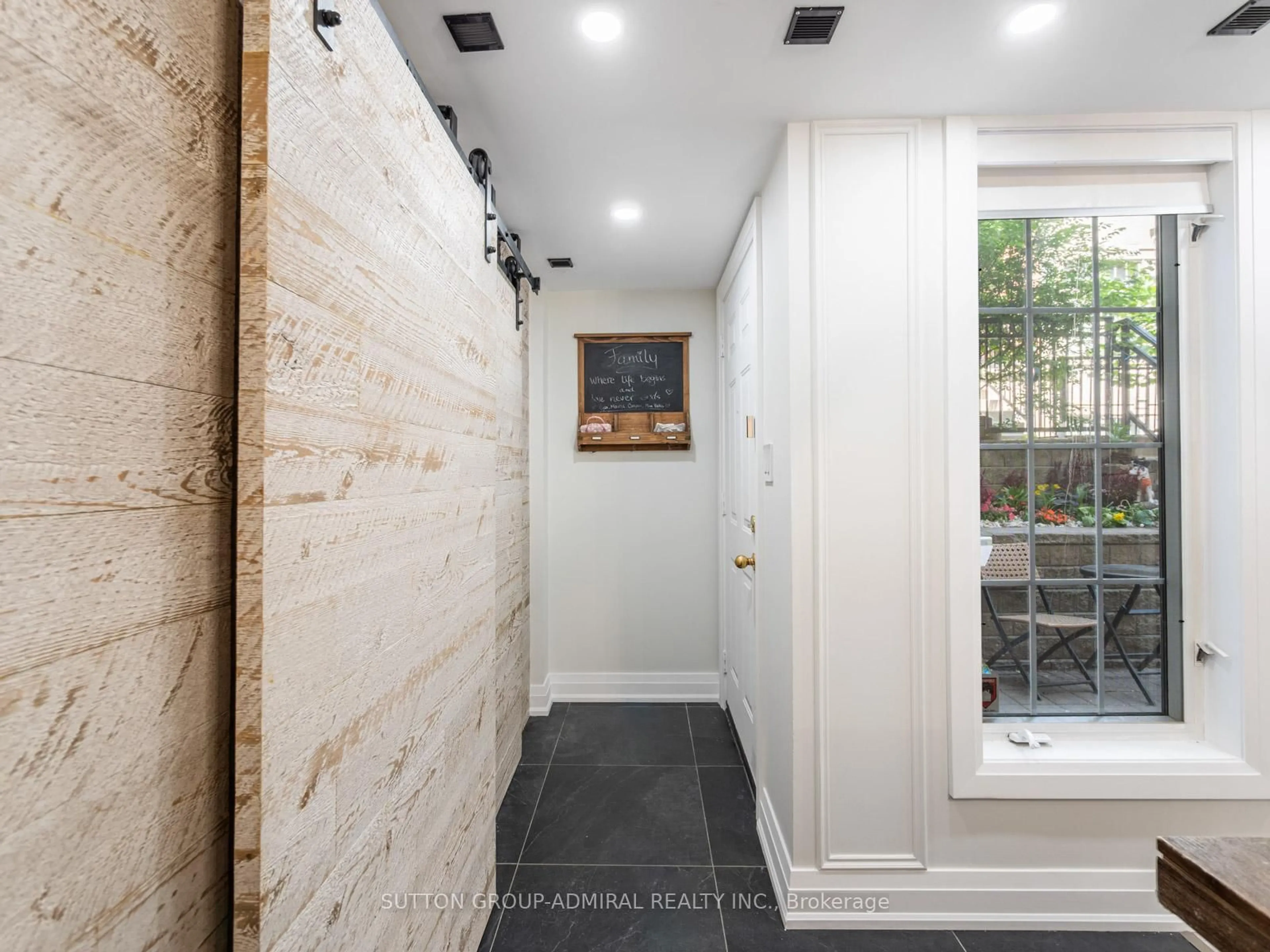 Indoor entryway for 5 Everson Dr #822, Toronto Ontario M2N 7C3