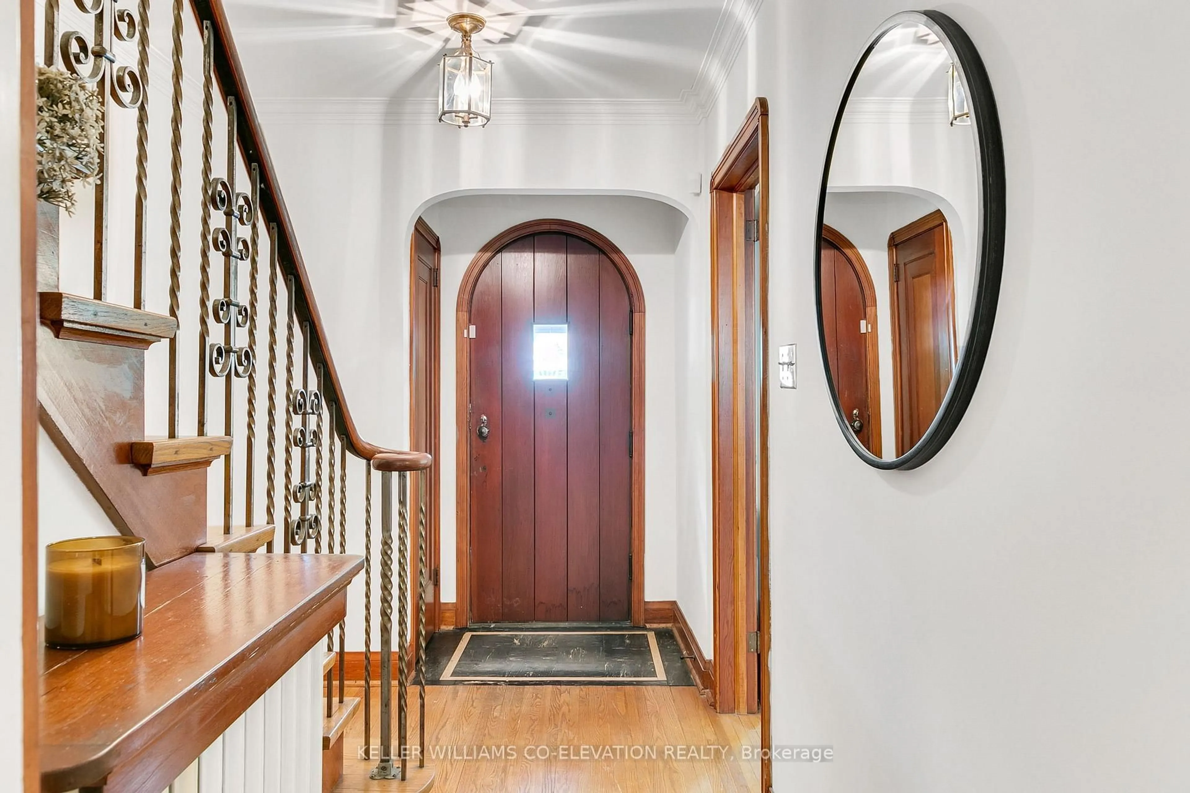 Indoor entryway for 7 Annesley Ave, Toronto Ontario M4G 2T5