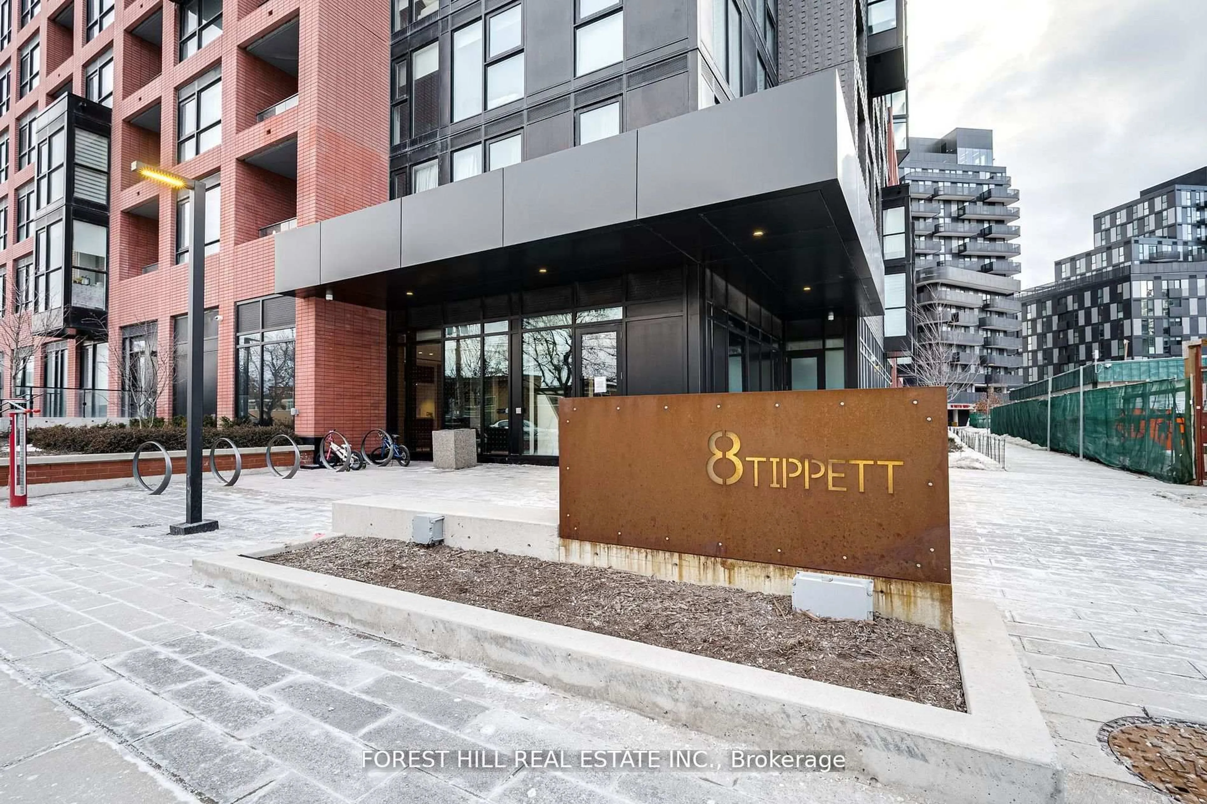 Indoor foyer for 8 Tippett Rd #411, Toronto Ontario M3H 0E7