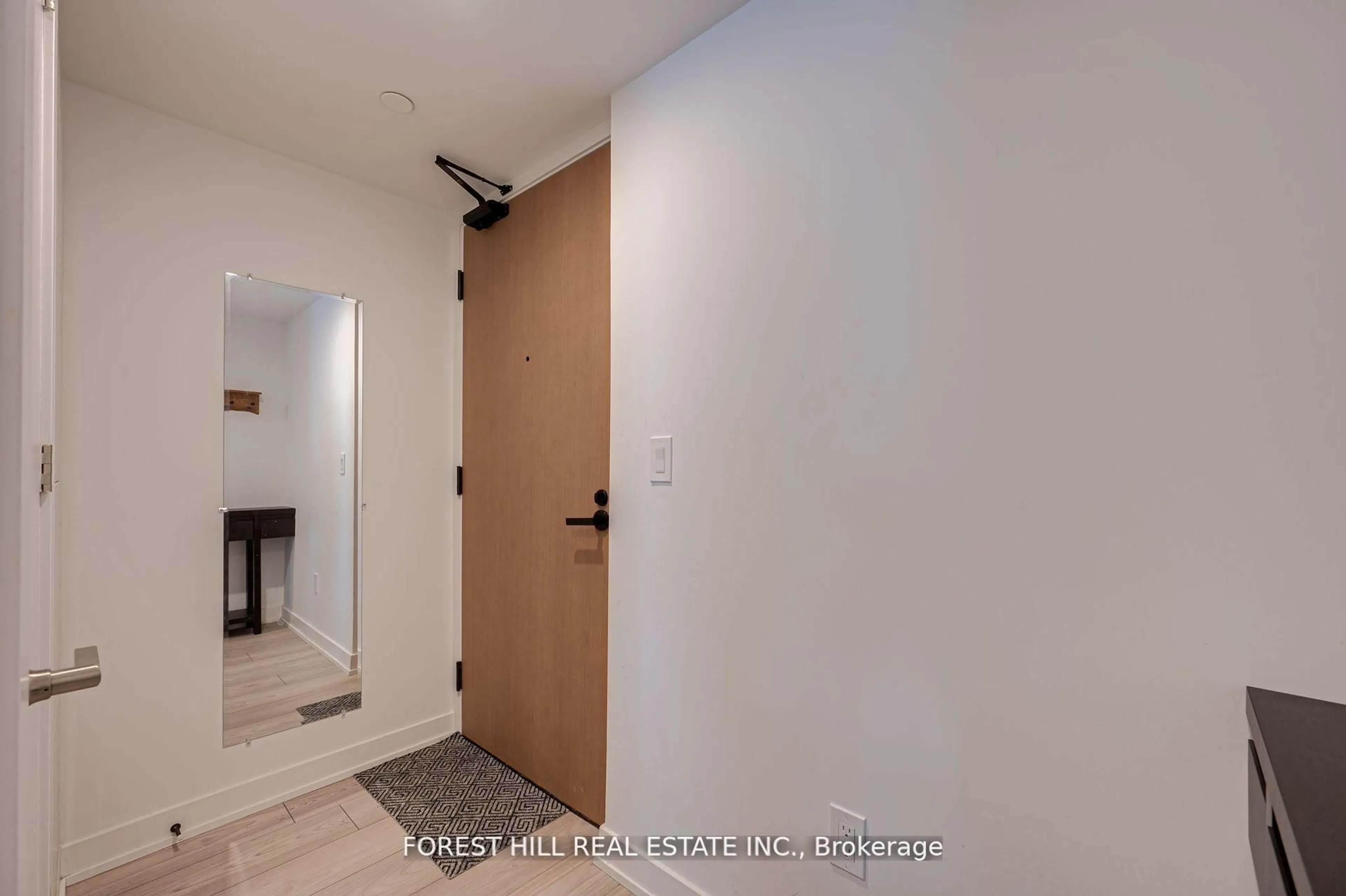 Indoor entryway for 8 Tippett Rd #411, Toronto Ontario M3H 0E7