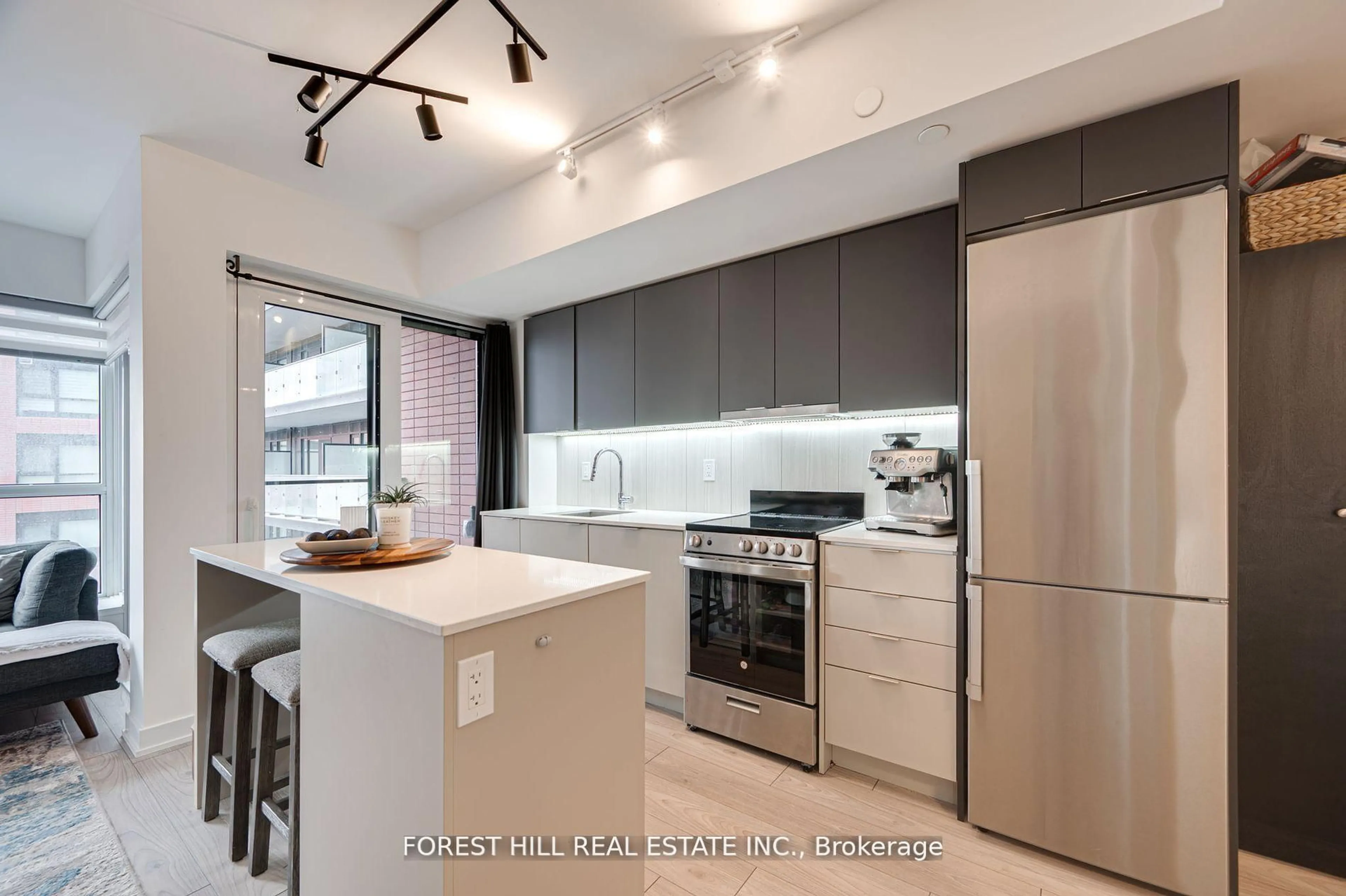 Open concept kitchen, unknown for 8 Tippett Rd #411, Toronto Ontario M3H 0E7