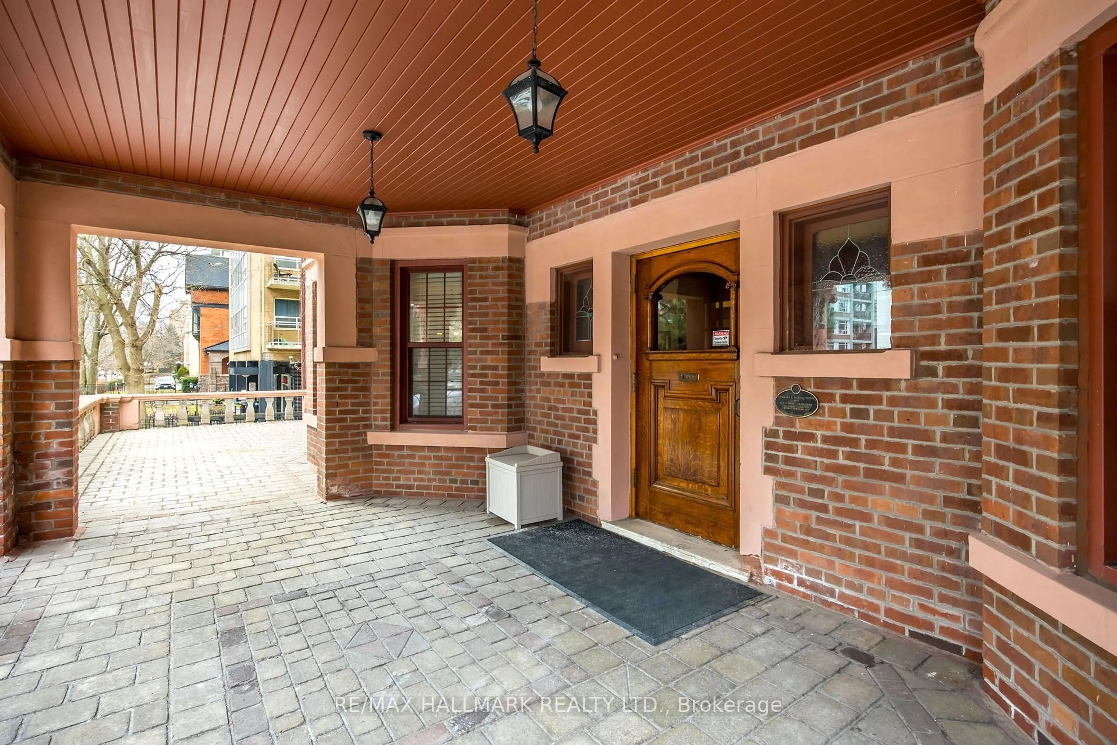 Unknown for 212 St George St #203, Toronto Ontario M5R 2N5