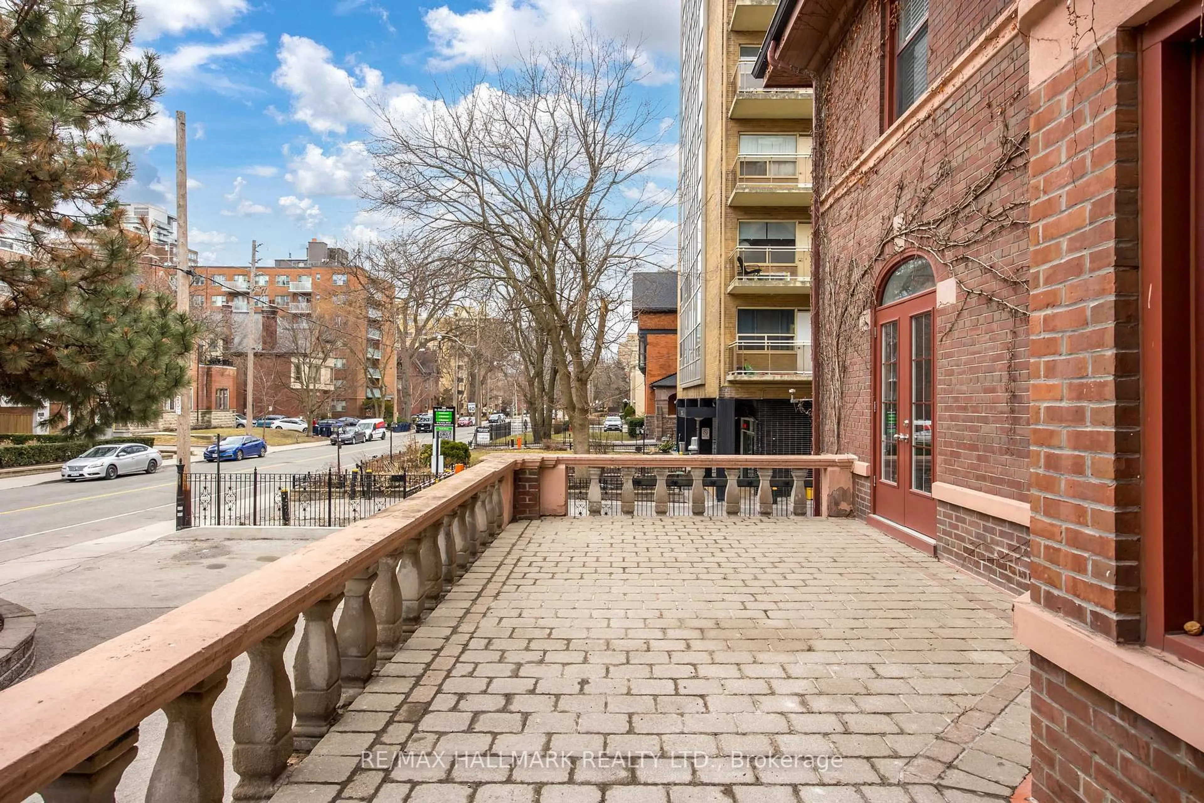 Patio, street for 212 St George St #203, Toronto Ontario M5R 2N5