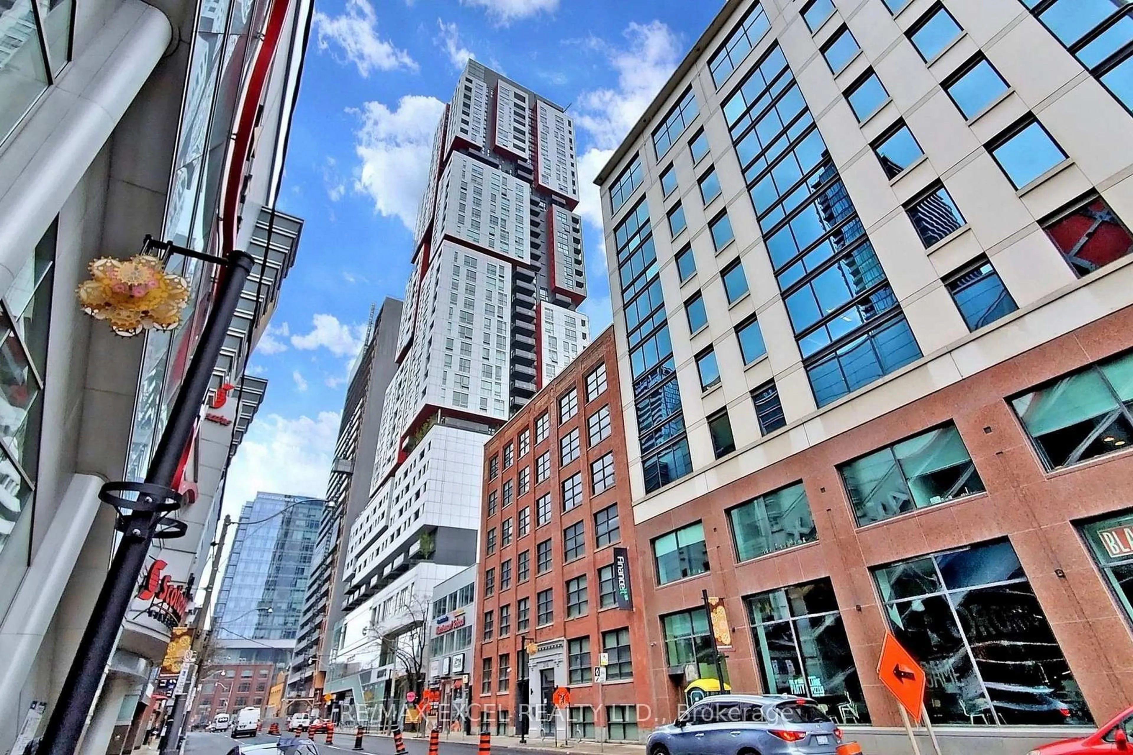 Patio, city buildings view from balcony for 318 Richmond St #2505, Toronto Ontario M5V 0B4