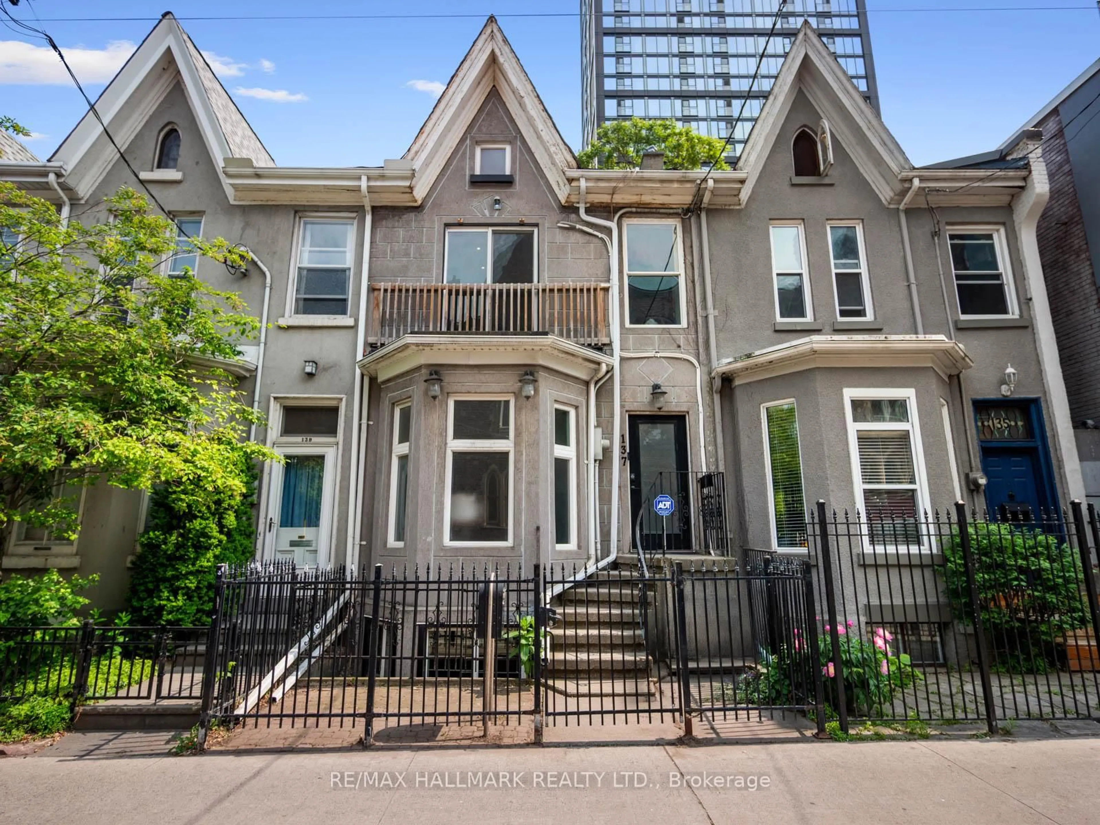 Unknown for 137 Gerrard St, Toronto Ontario M5A 2E3