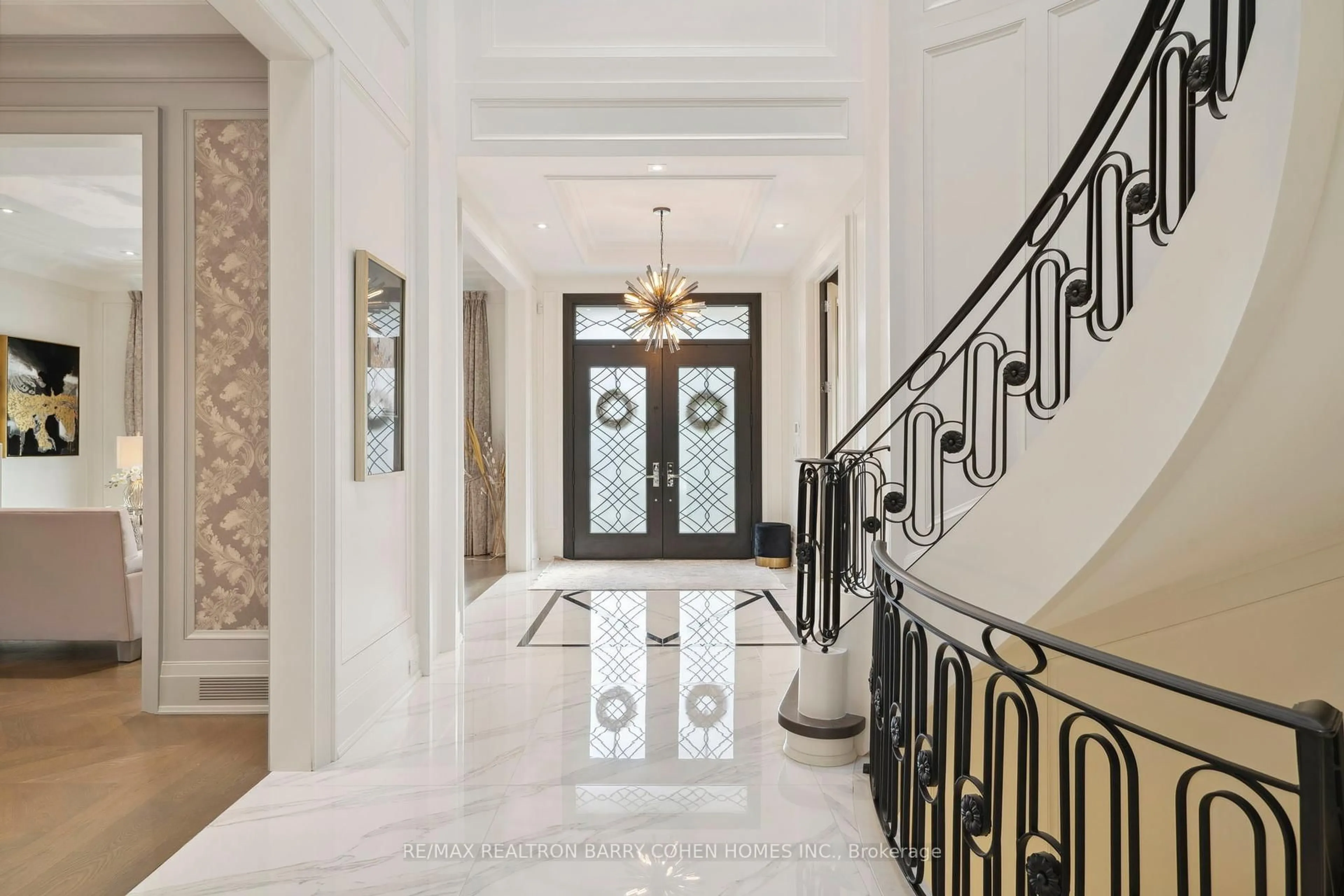 Indoor foyer for 23 Lauderdale Dr, Toronto Ontario M2L 2A8