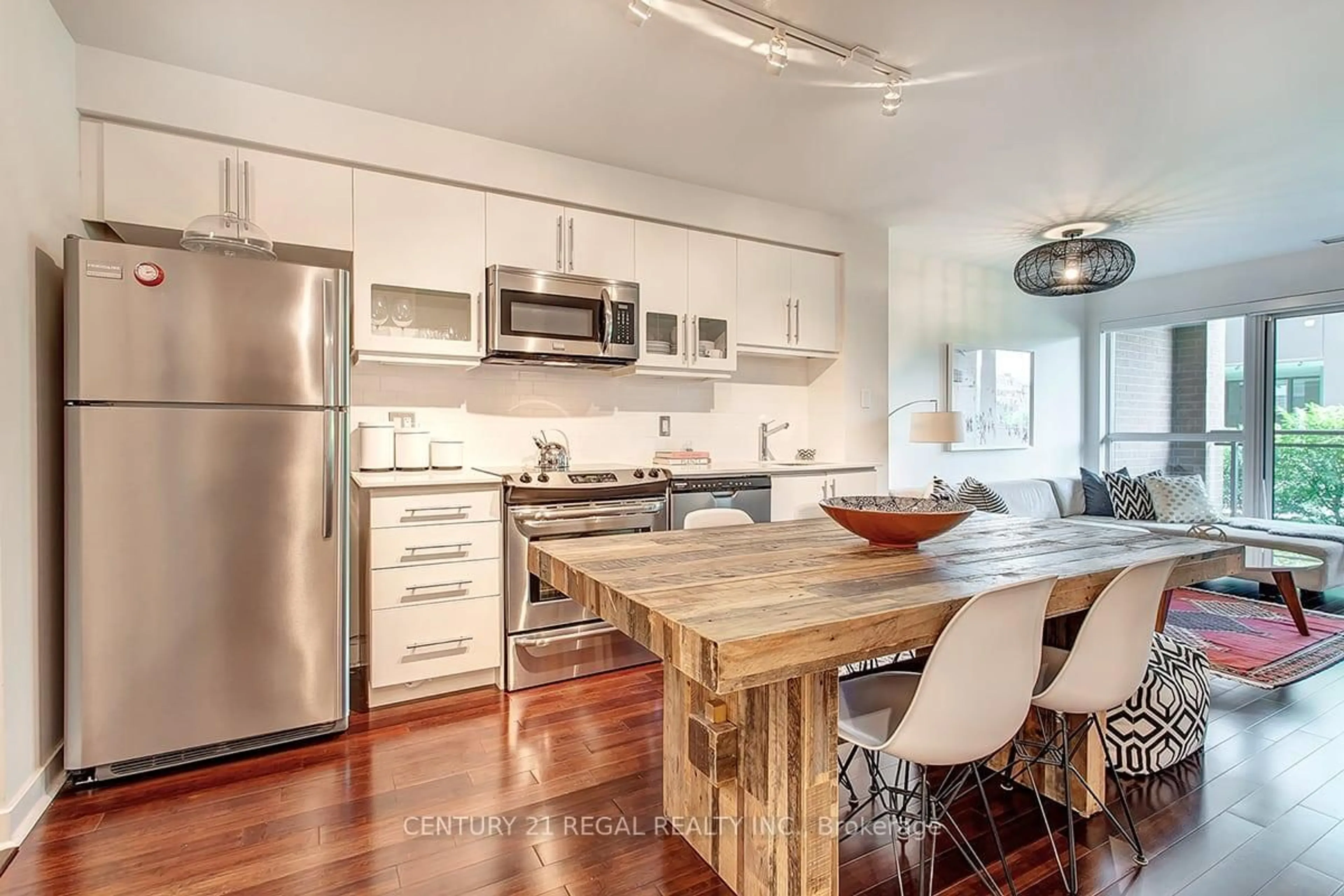 Open concept kitchen, wood/laminate floor for 1169 Queen St #N202, Toronto Ontario M6J 0A4