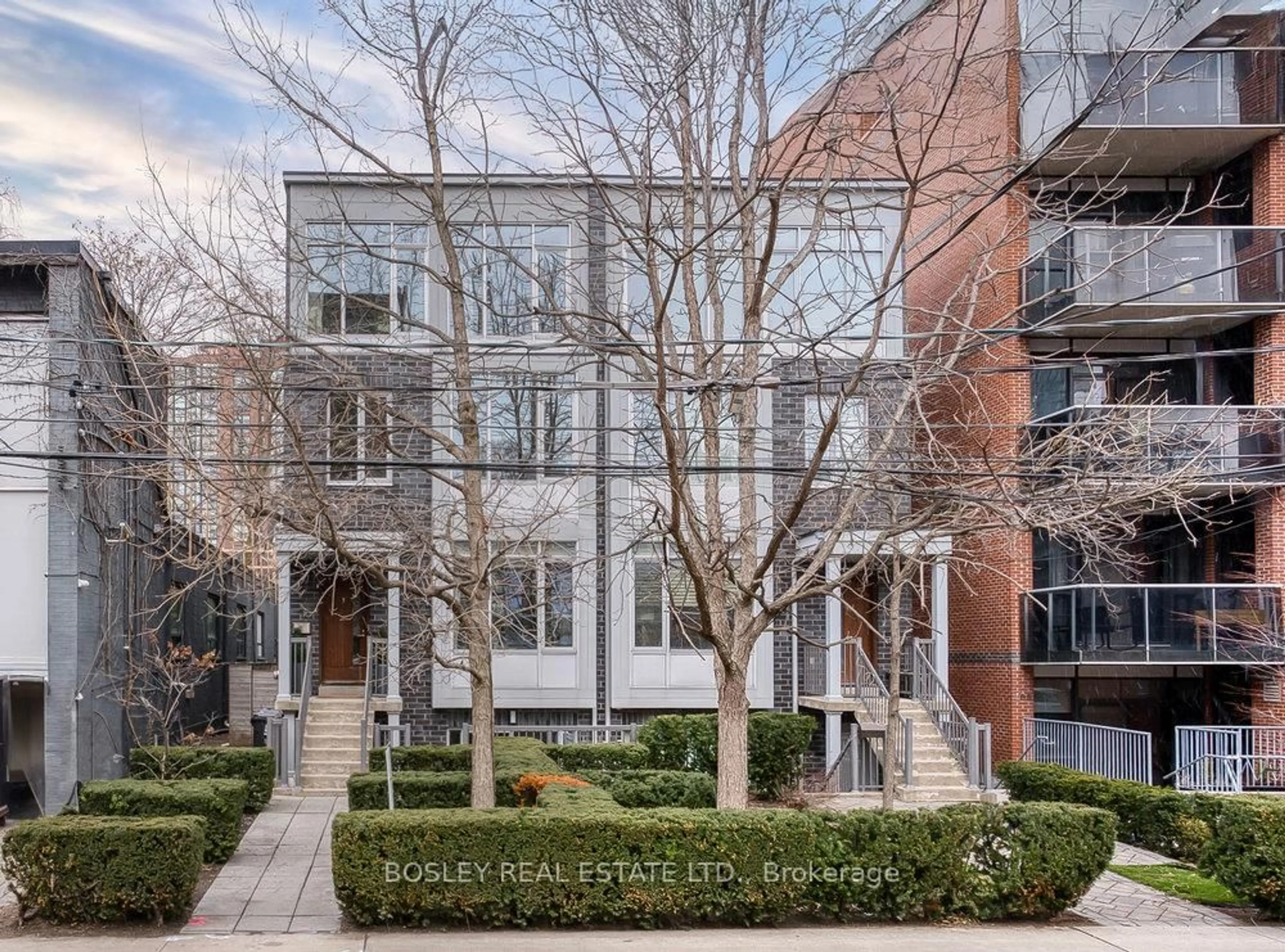 Home with brick exterior material, street for 70 Niagara St, Toronto Ontario M5V 1C5