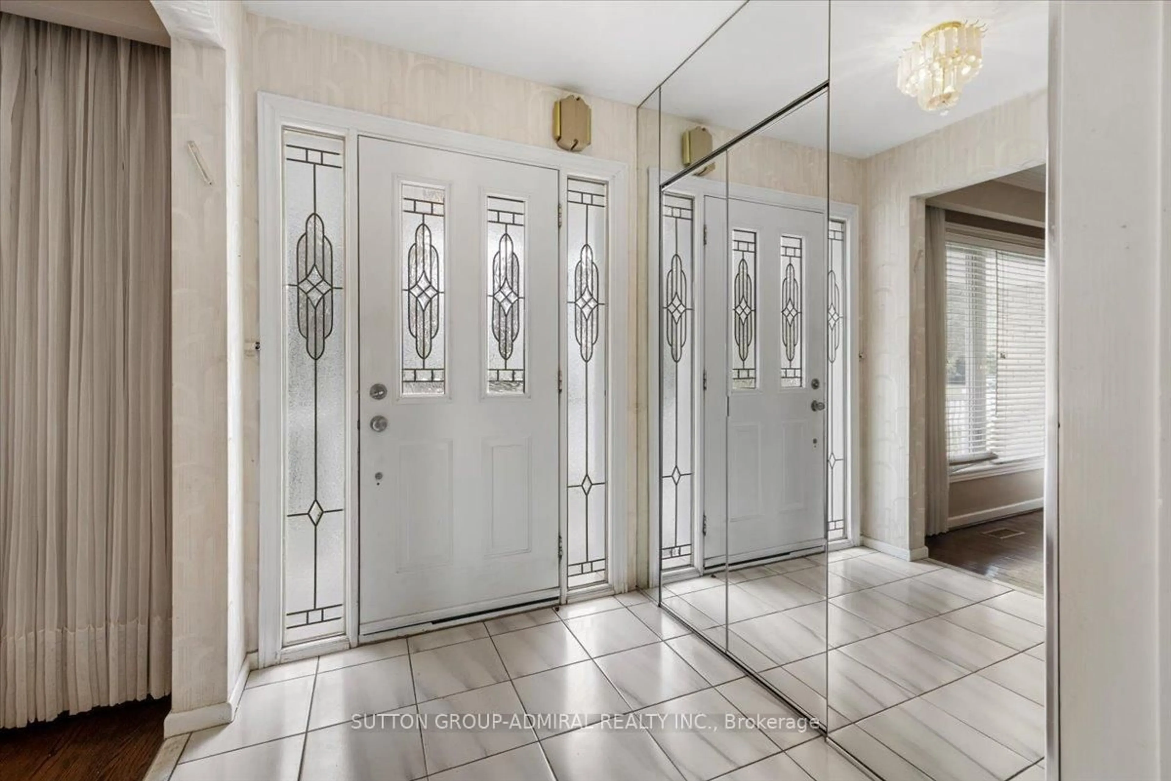Indoor entryway for 40 Marathon Cres, Toronto Ontario M2R 2L7