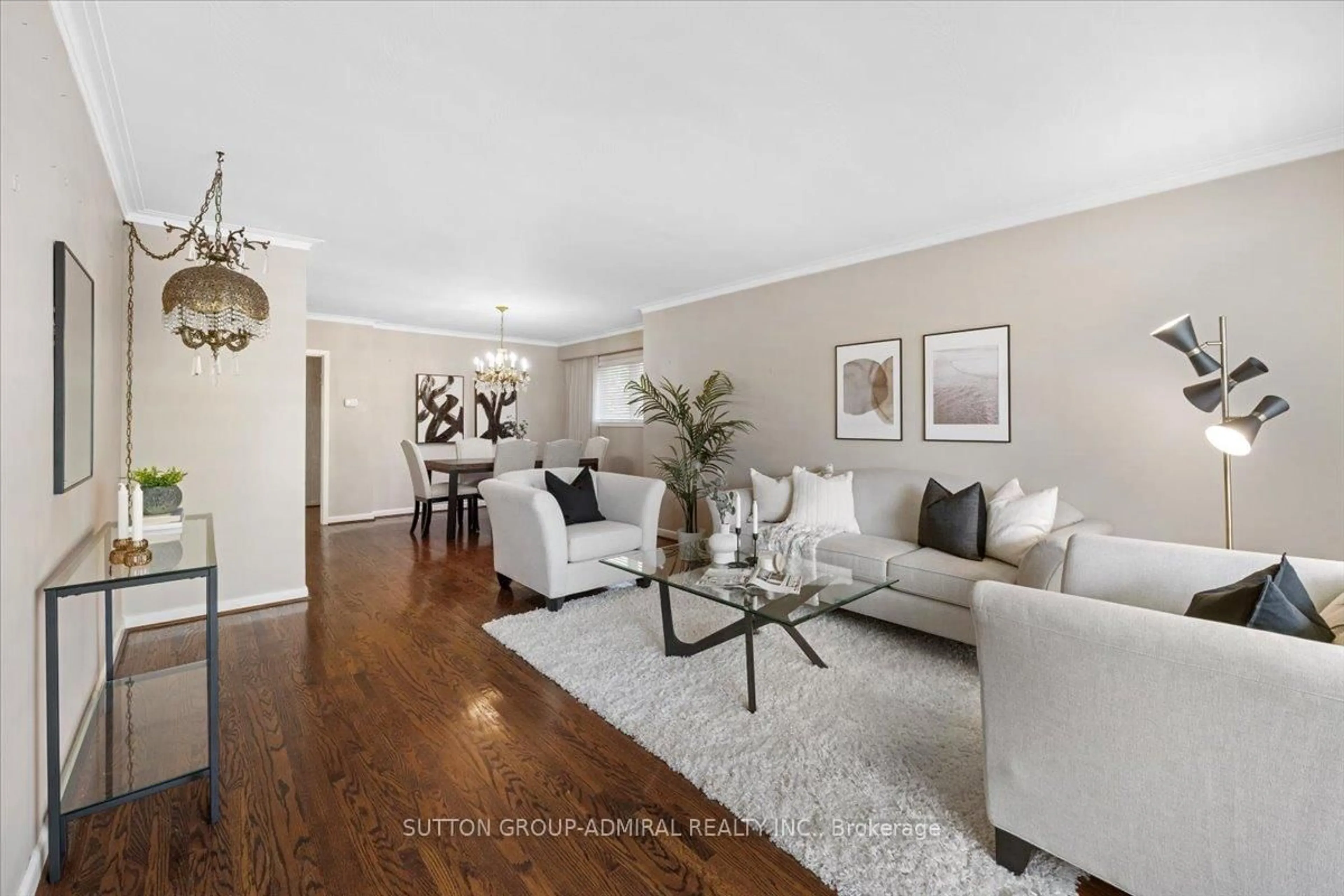 Living room with furniture, wood/laminate floor for 40 Marathon Cres, Toronto Ontario M2R 2L7