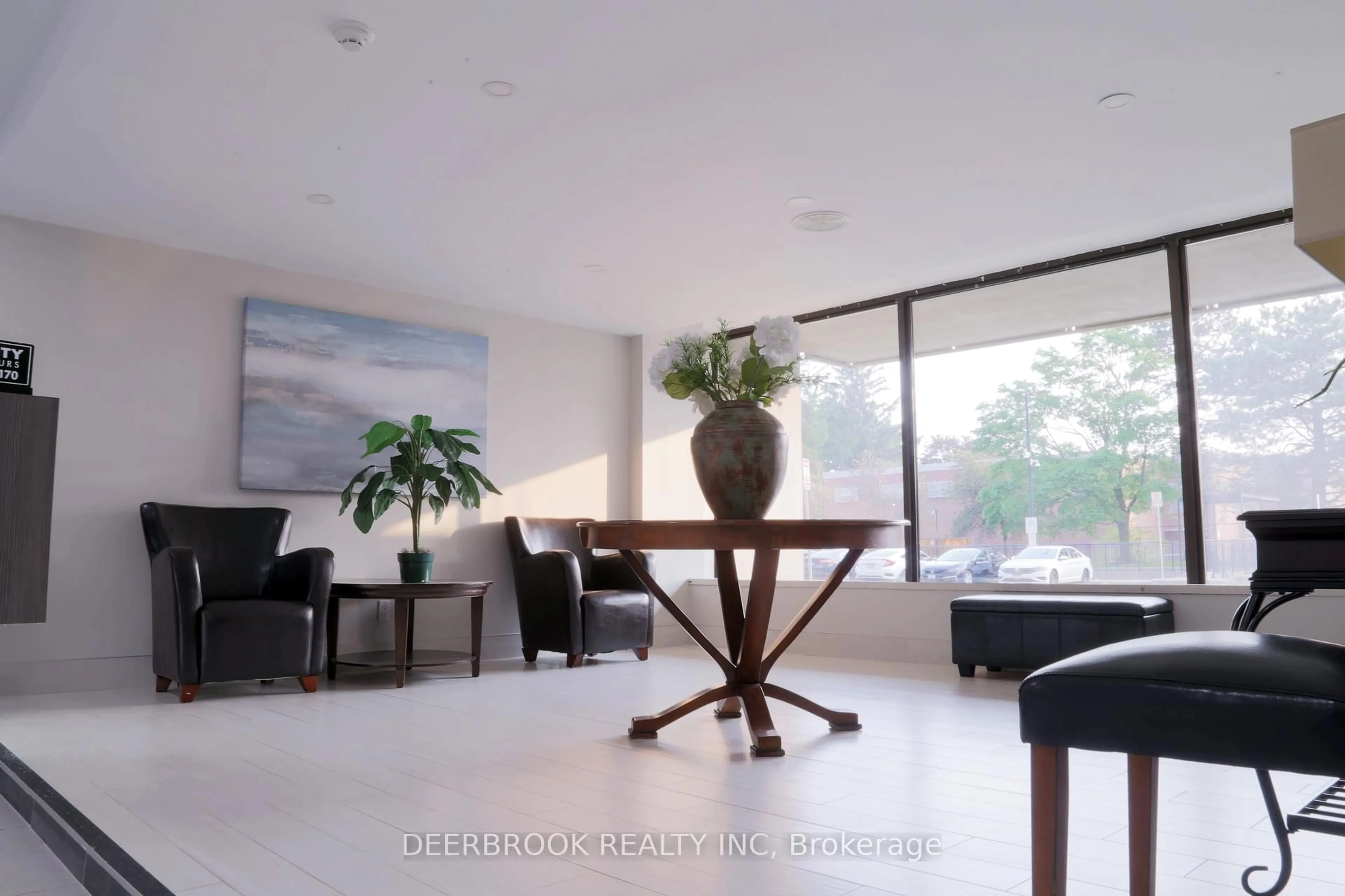 Indoor foyer for 1338 York Mills Rd #1602, Toronto Ontario M3A 3M3