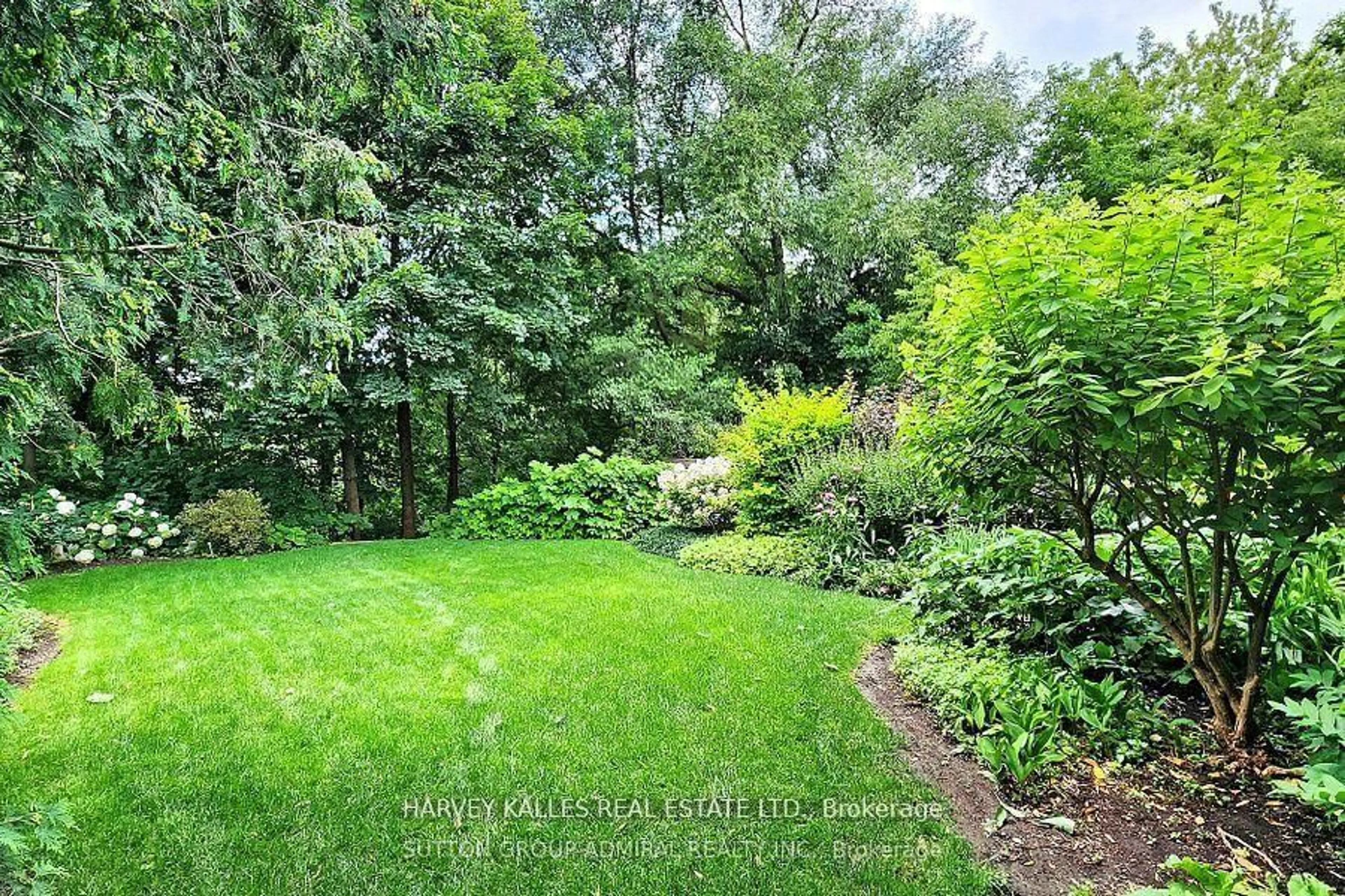 Patio, forest/trees view for 16 Gwendolen Cres, Toronto Ontario M2N 2L7