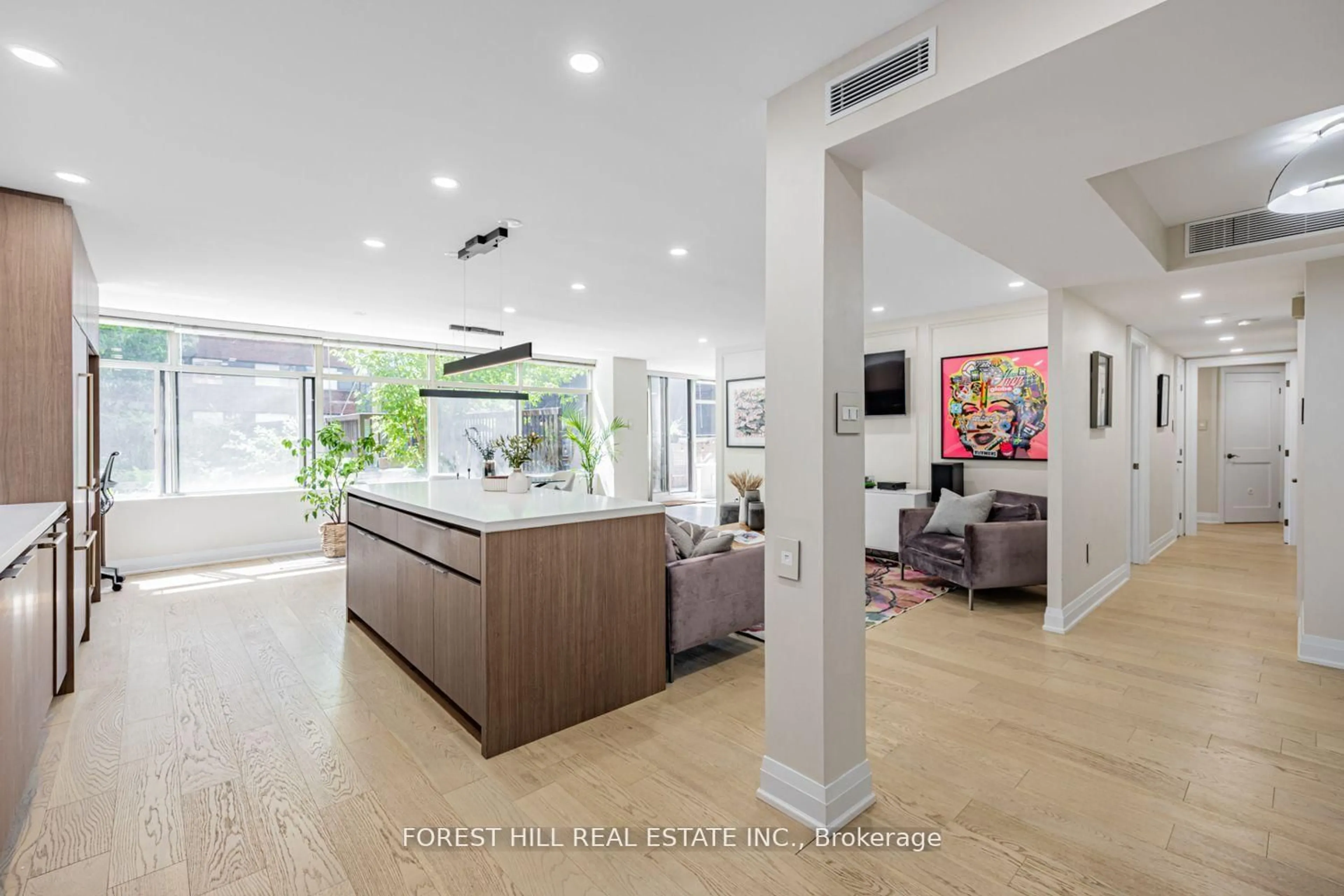 Unknown for 900 Yonge St #201, Toronto Ontario M4W 3P5