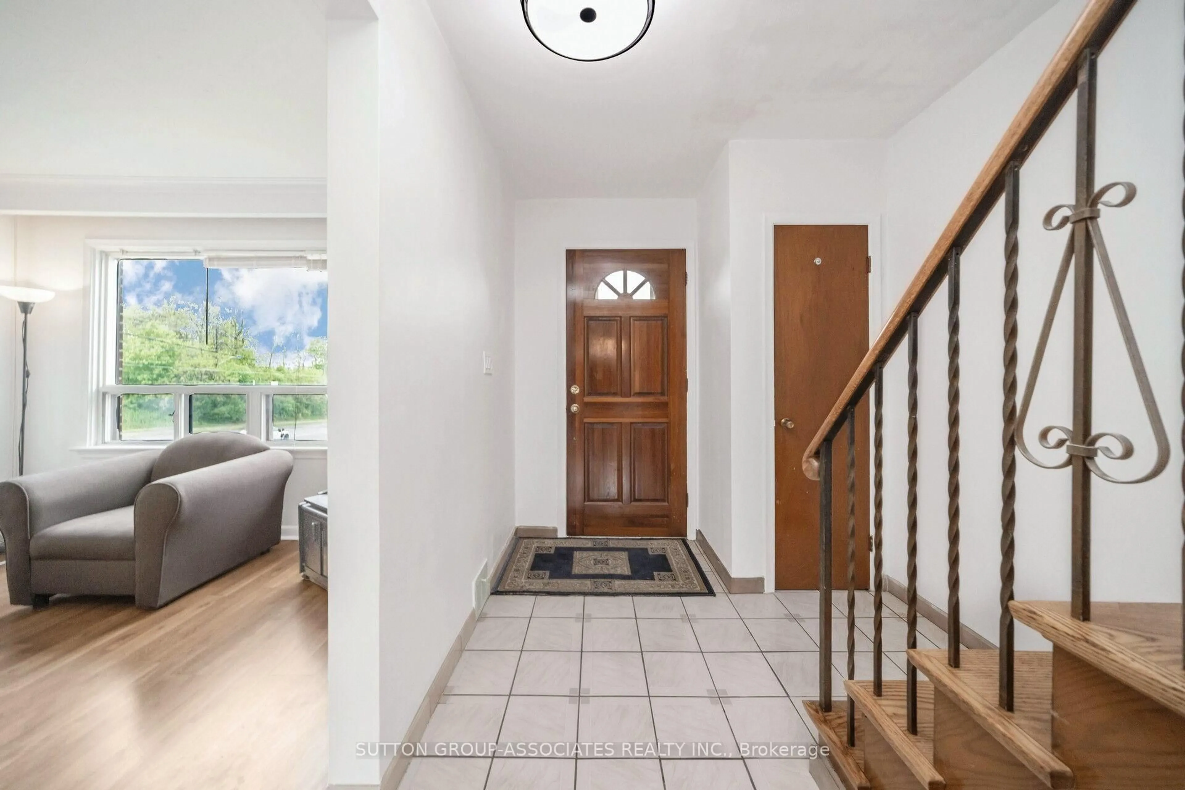 Indoor entryway for 3 Stanstead Dr, Toronto Ontario M3H 4V5