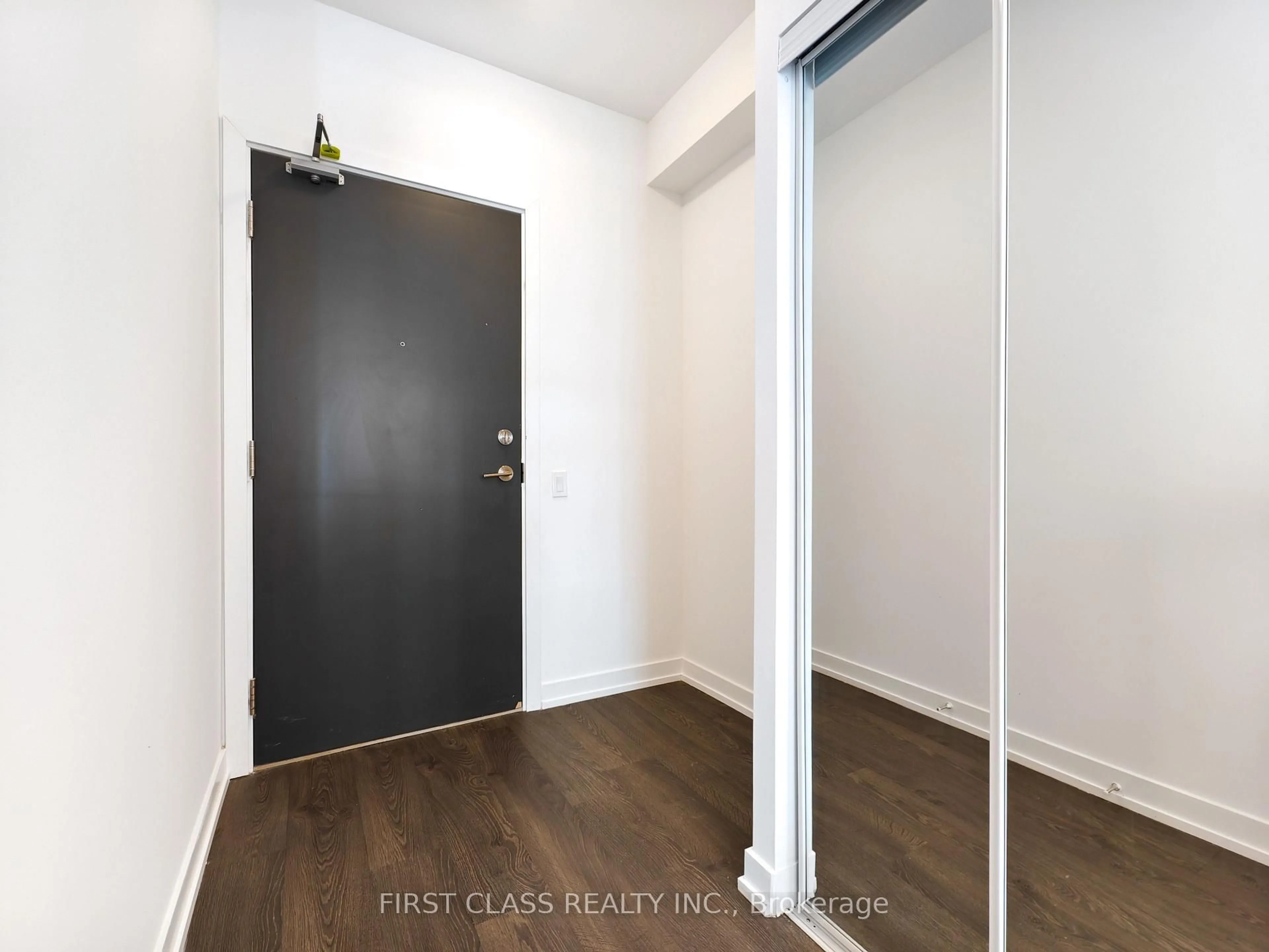 Indoor entryway for 8 Olympic Garden Dr #S1711, Toronto Ontario M2M 0B9