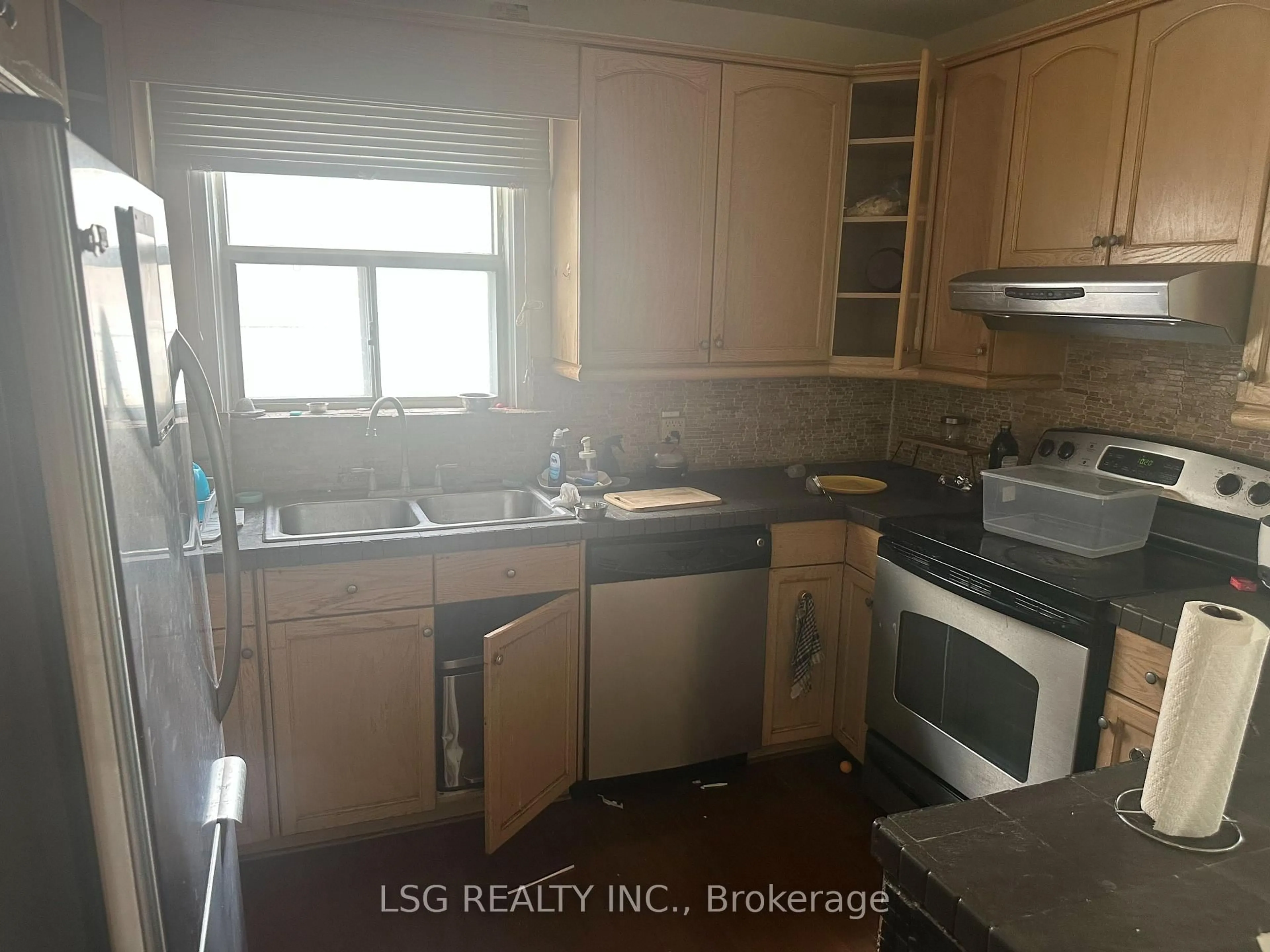 Standard kitchen, unknown for 107 Elmhurst Ave, Toronto Ontario M2N 1R7