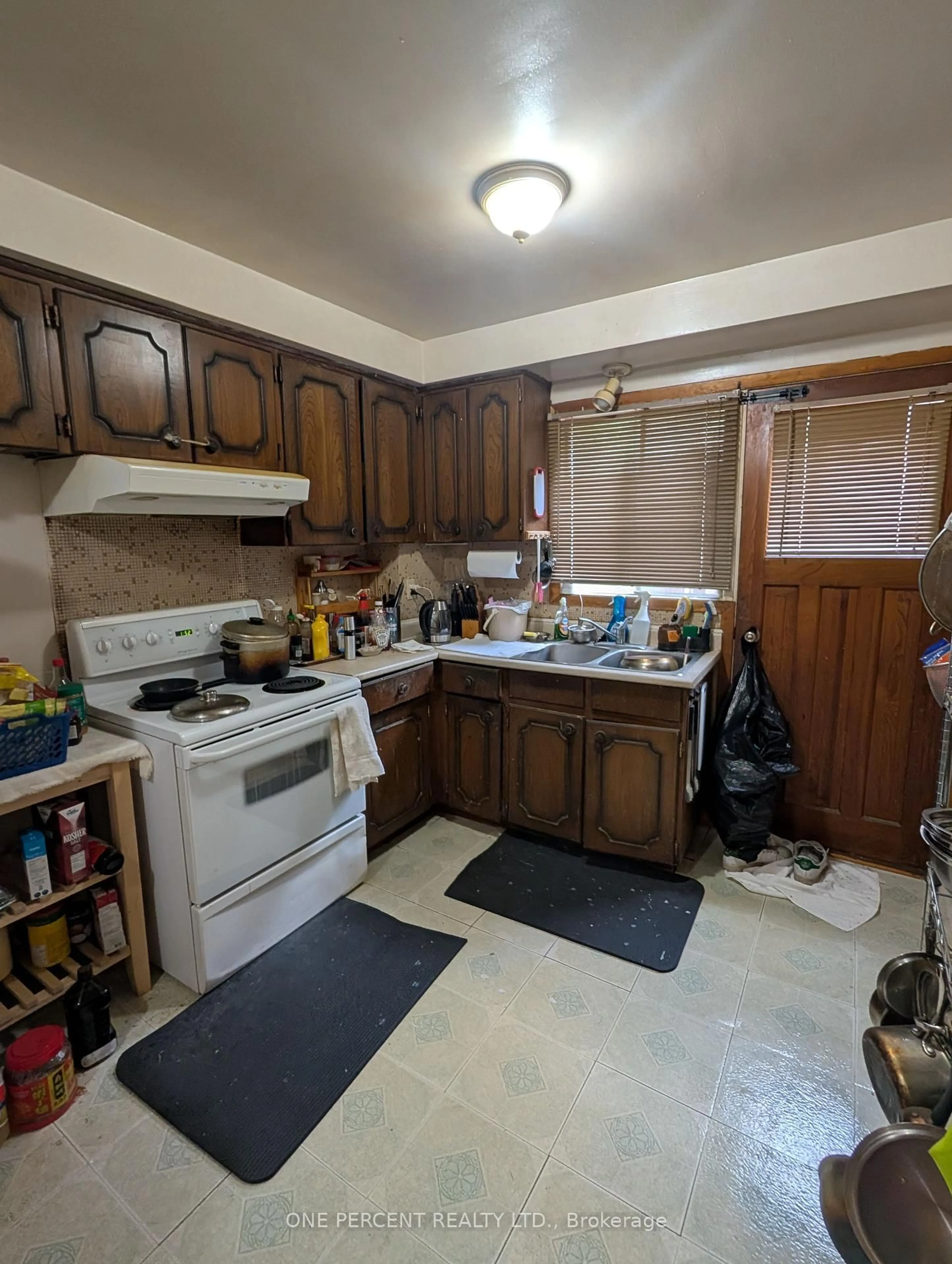 Unknown for 87 Lippincott St, Toronto Ontario M5S 2P2
