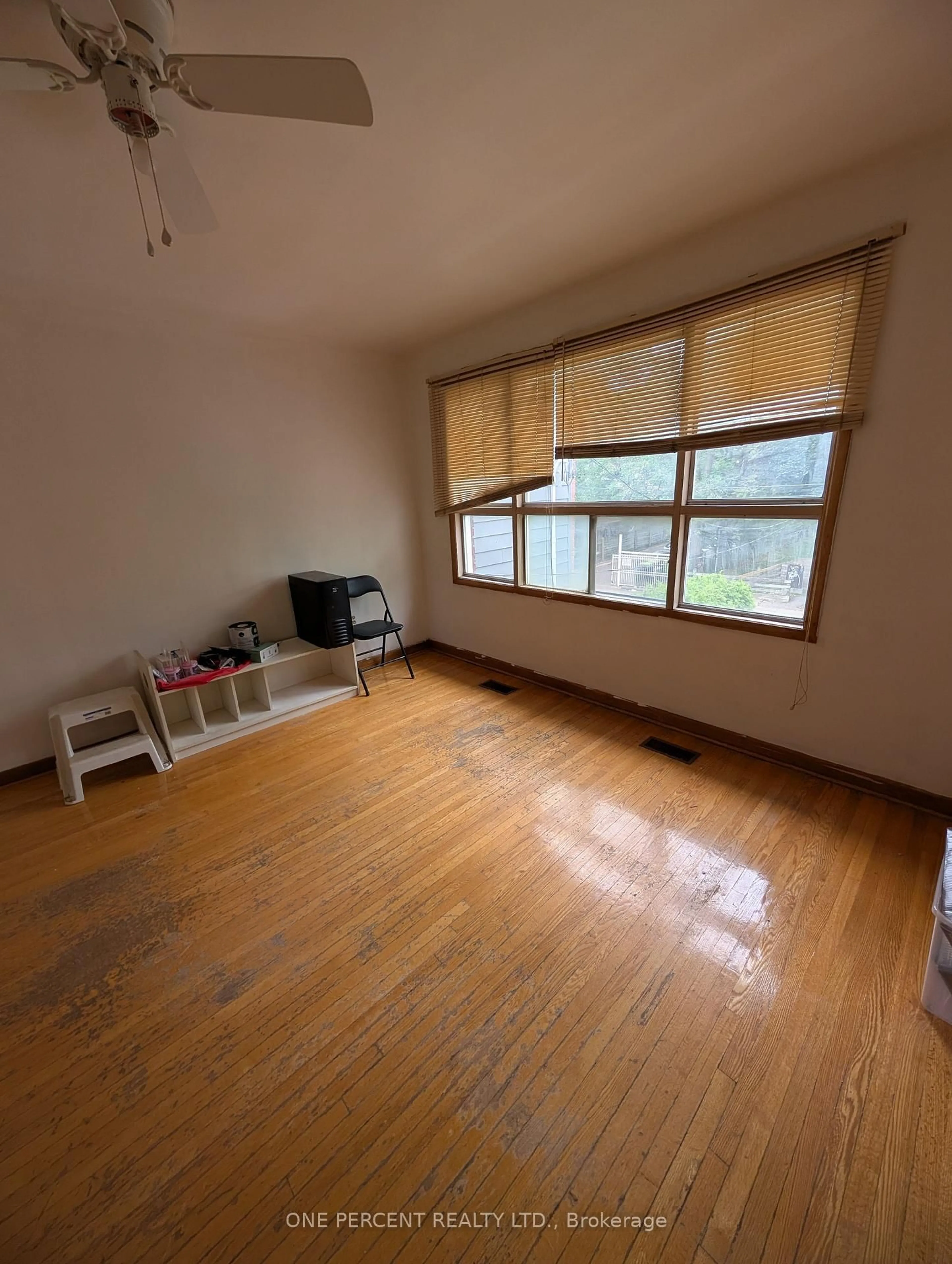 A pic of a room for 87 Lippincott St, Toronto Ontario M5S 2P2