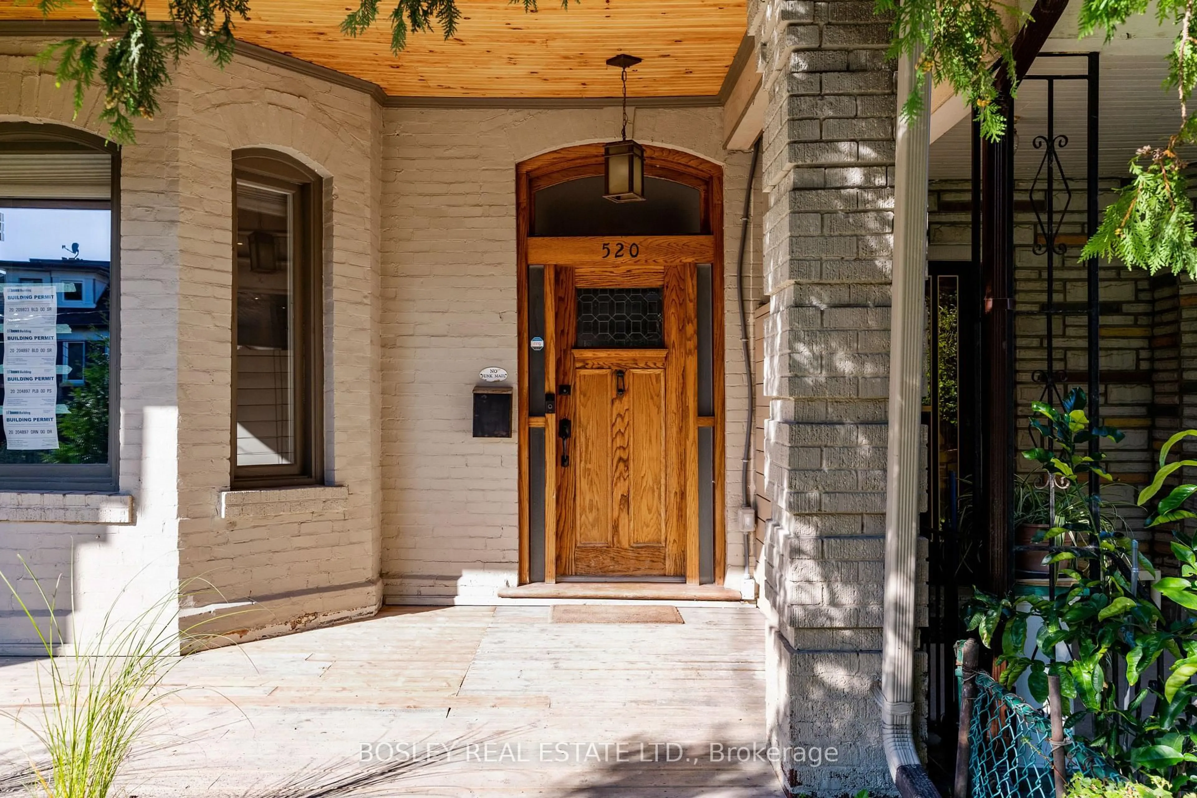 Indoor entryway for 520 Manning Ave, Toronto Ontario M6G 2V7