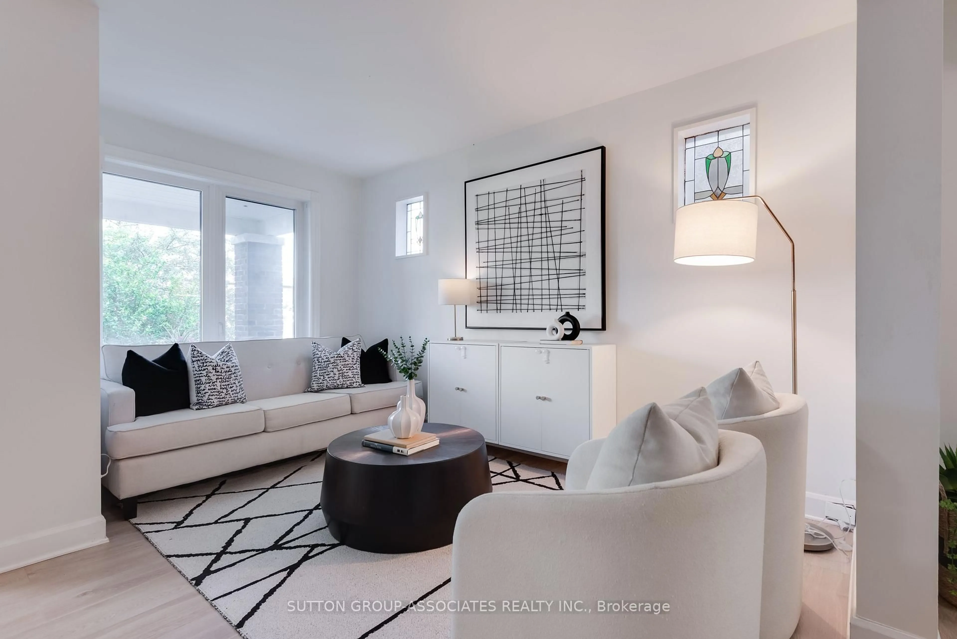 Living room with furniture, unknown for 110 Roseneath Gdns, Toronto Ontario M6C 3X6