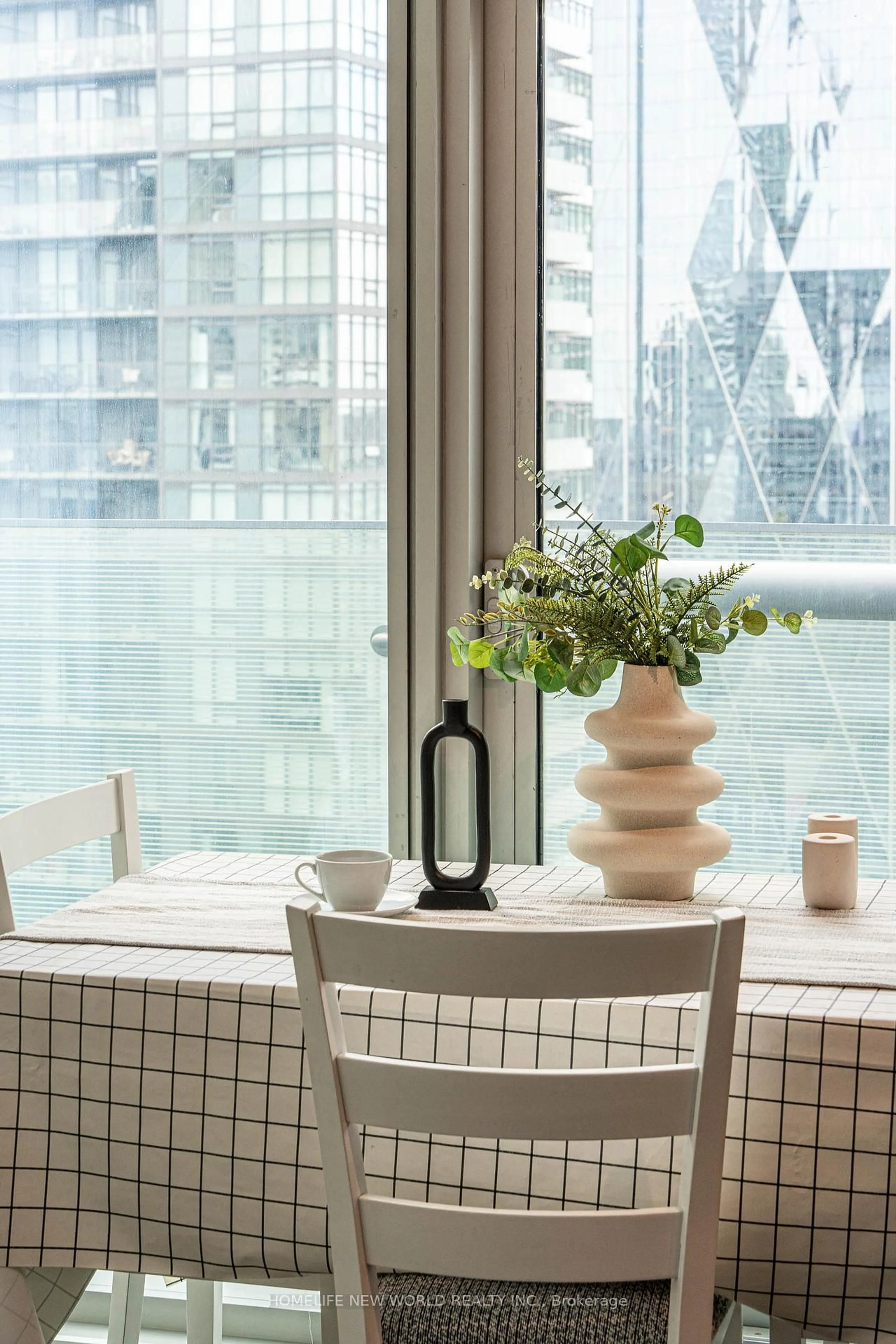 Dining room, ceramic/tile floor for 14 York St #3411, Toronto Ontario M5J 0B1