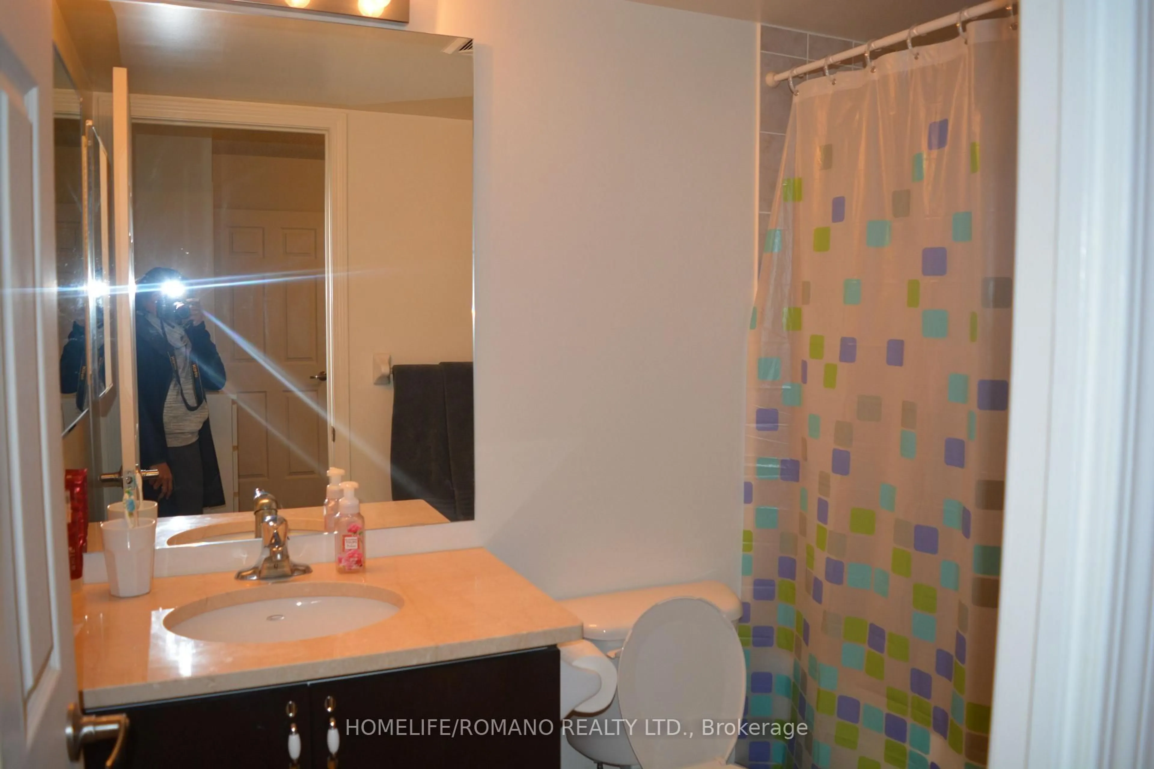 Standard bathroom, ceramic/tile floor for 19 Grand Trunk Cres #1202, Toronto Ontario M5J 3A3