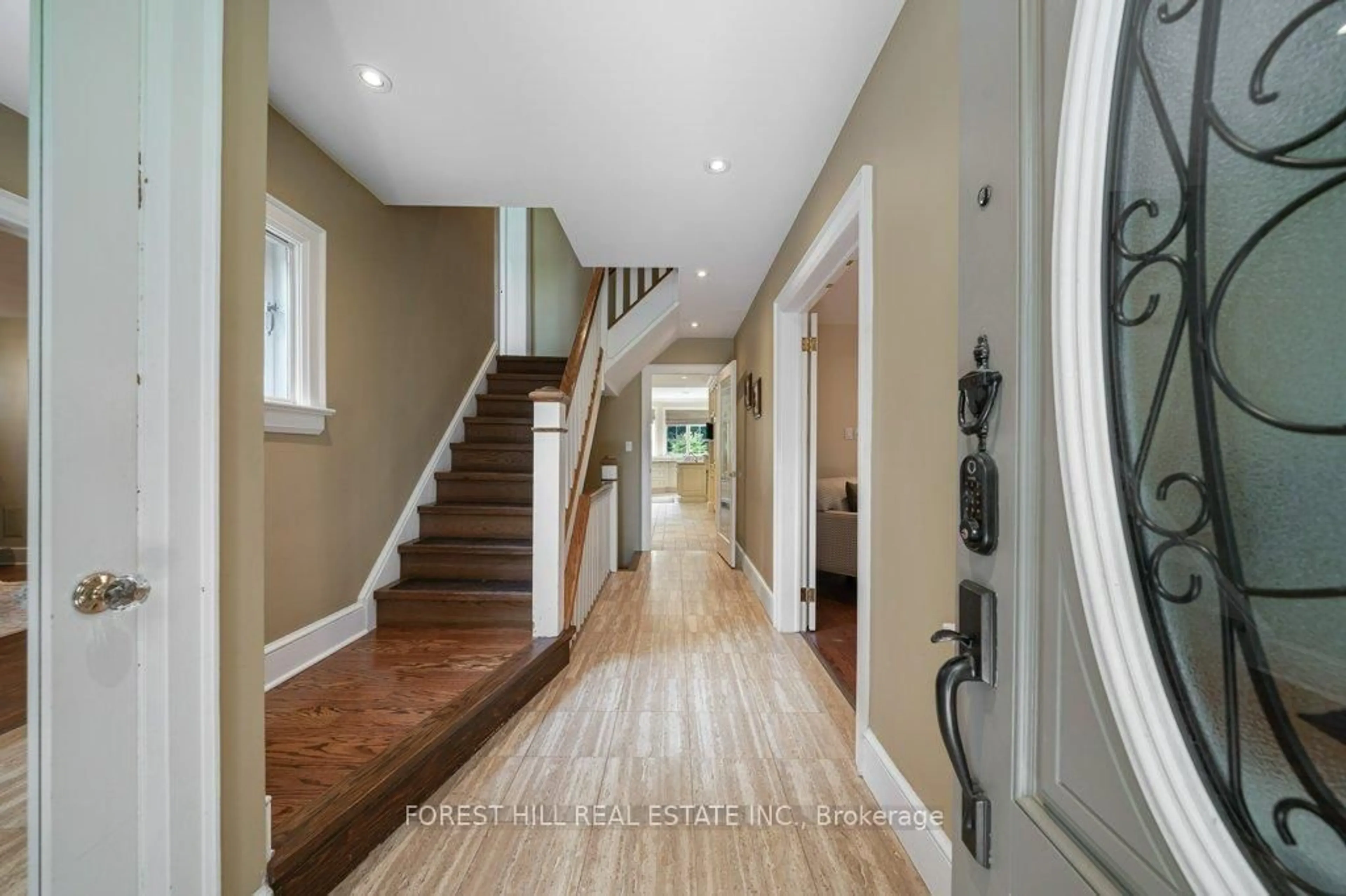 Indoor entryway for 82 Brooke Ave, Toronto Ontario M5M 2J9