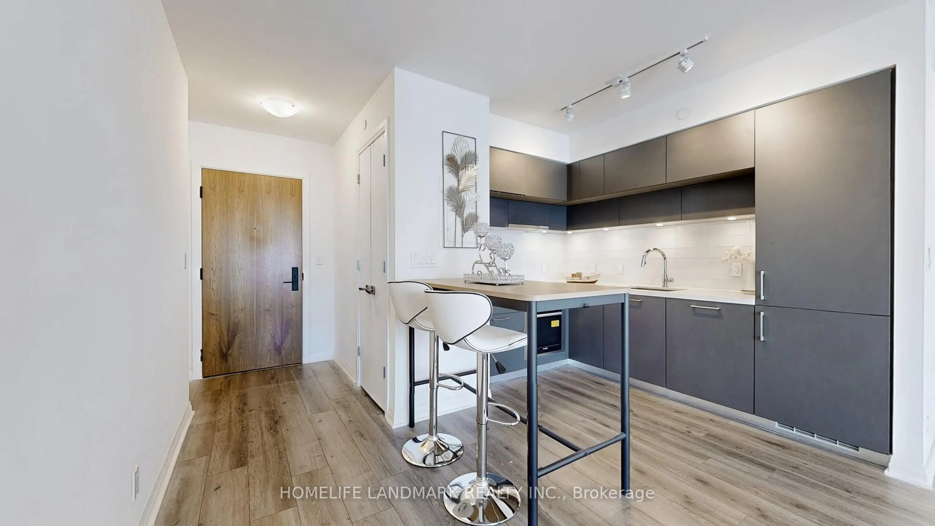 Open concept kitchen, wood/laminate floor for 99 Foxbar Rd #1809, Toronto Ontario M4V 0B2