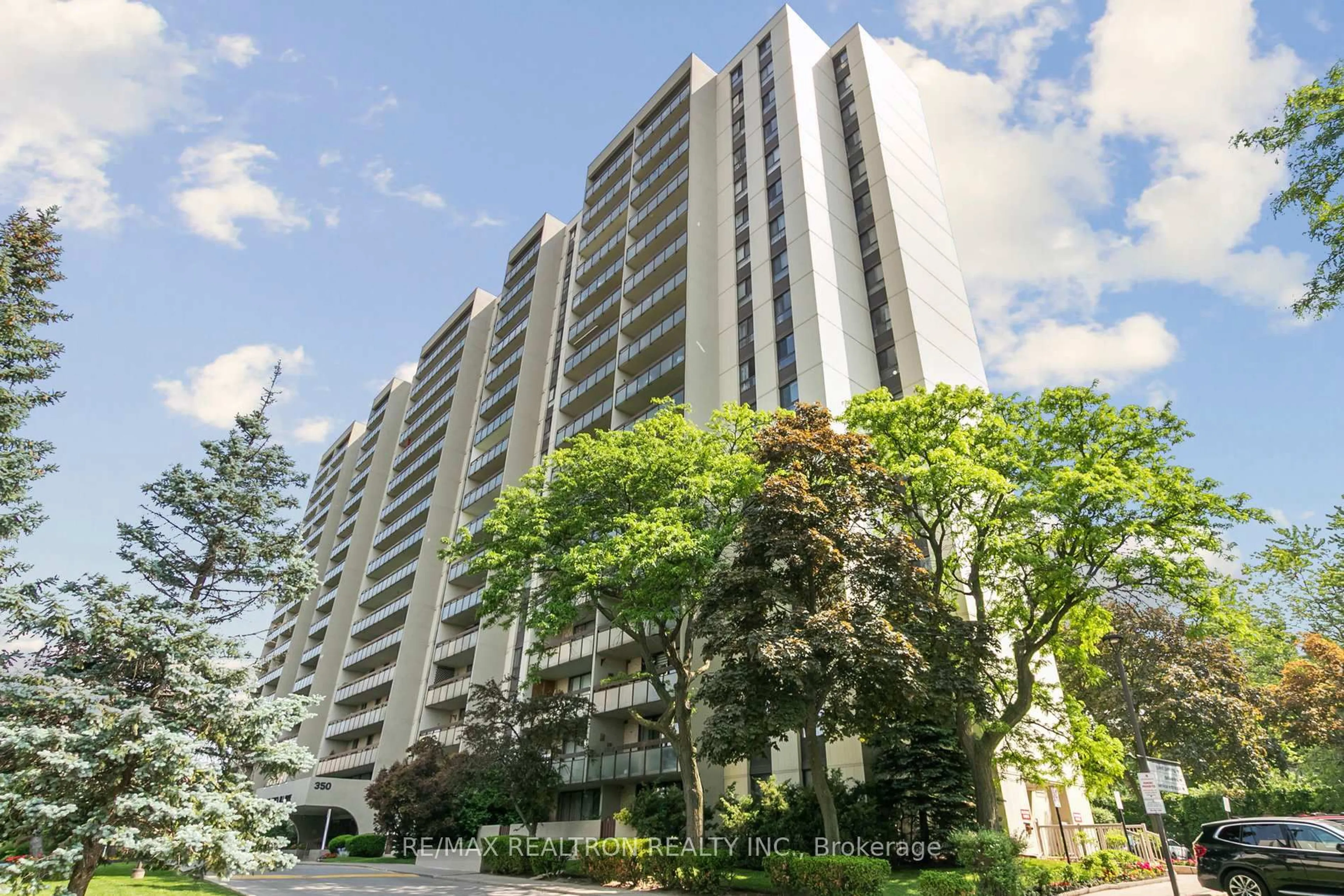 Patio, building for 350 Seneca Hill Dr #801, Toronto Ontario M2J 4S7