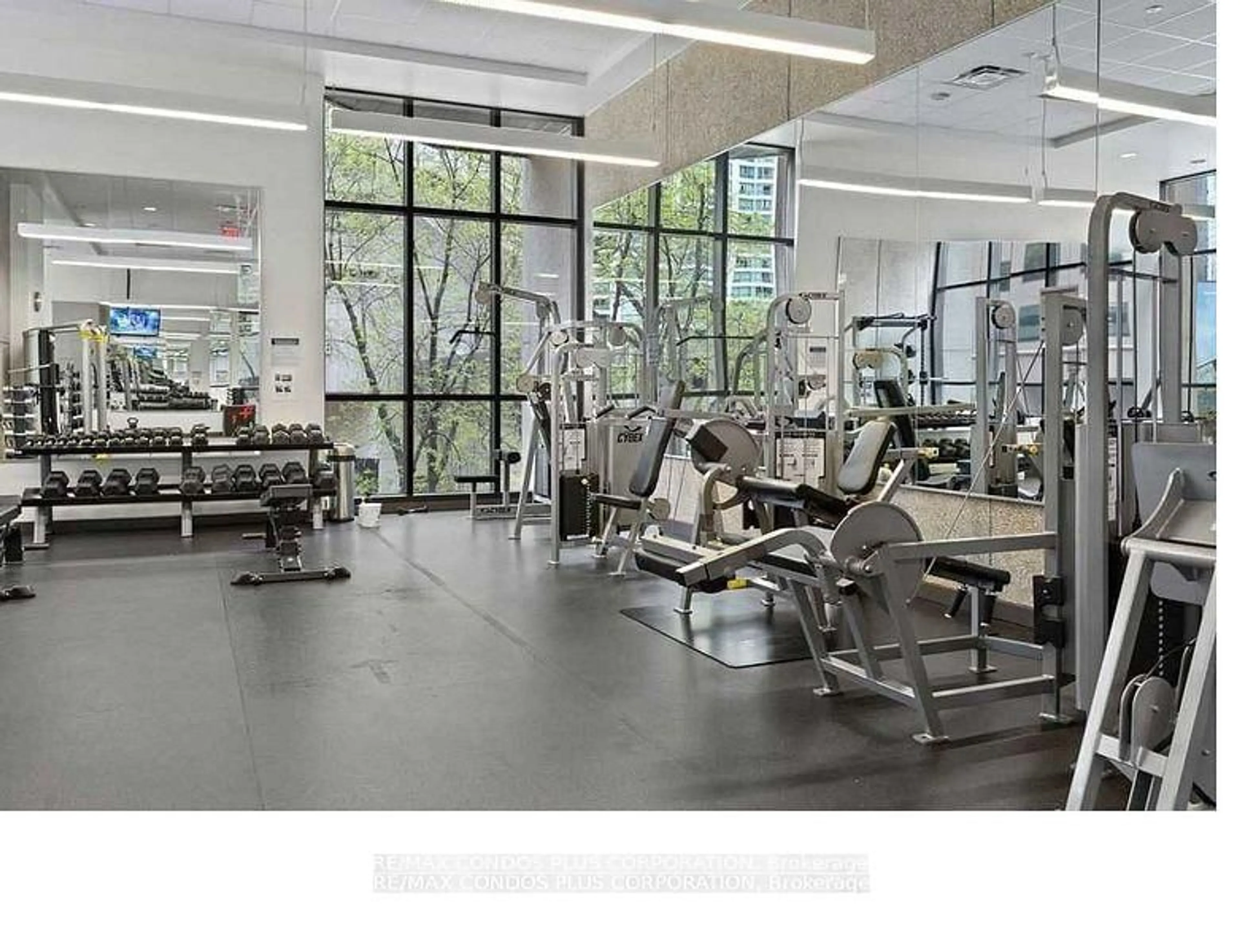 Gym or fitness room for 33 Harbour Sq #1819, Toronto Ontario M5J 2G2