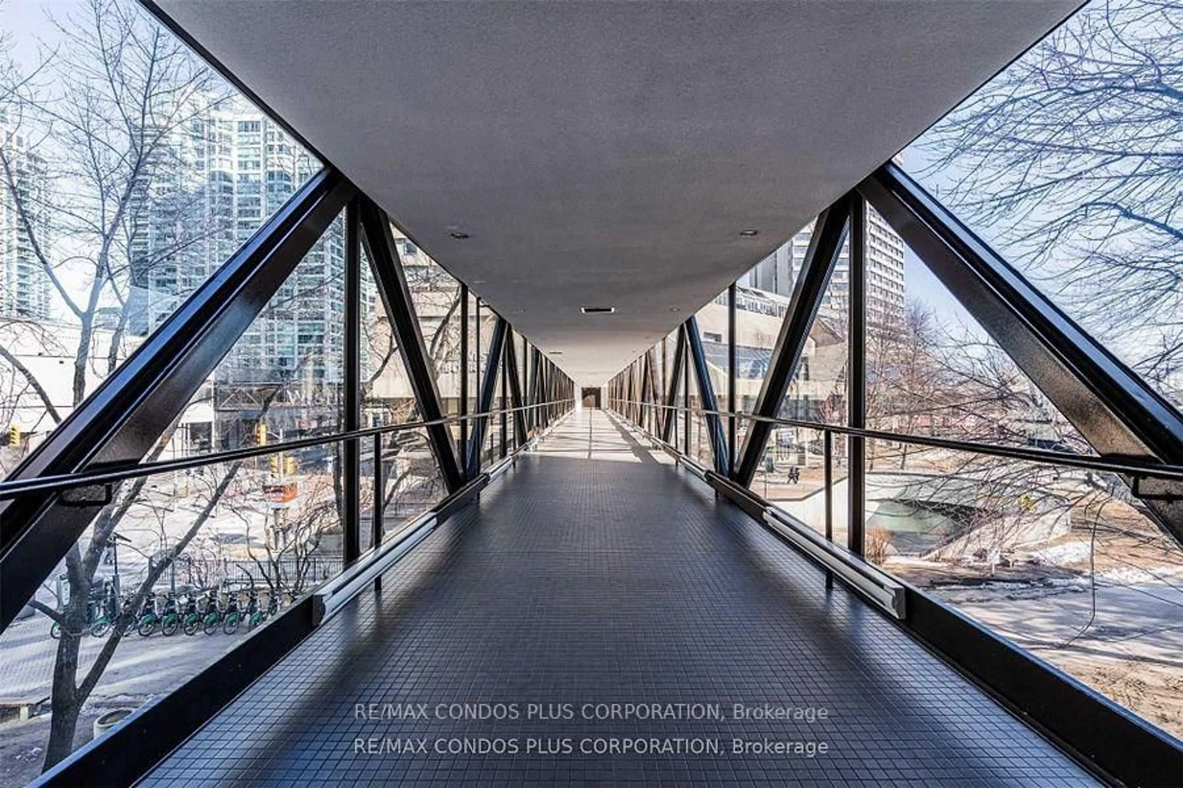 Indoor foyer for 33 Harbour Sq #1819, Toronto Ontario M5J 2G2