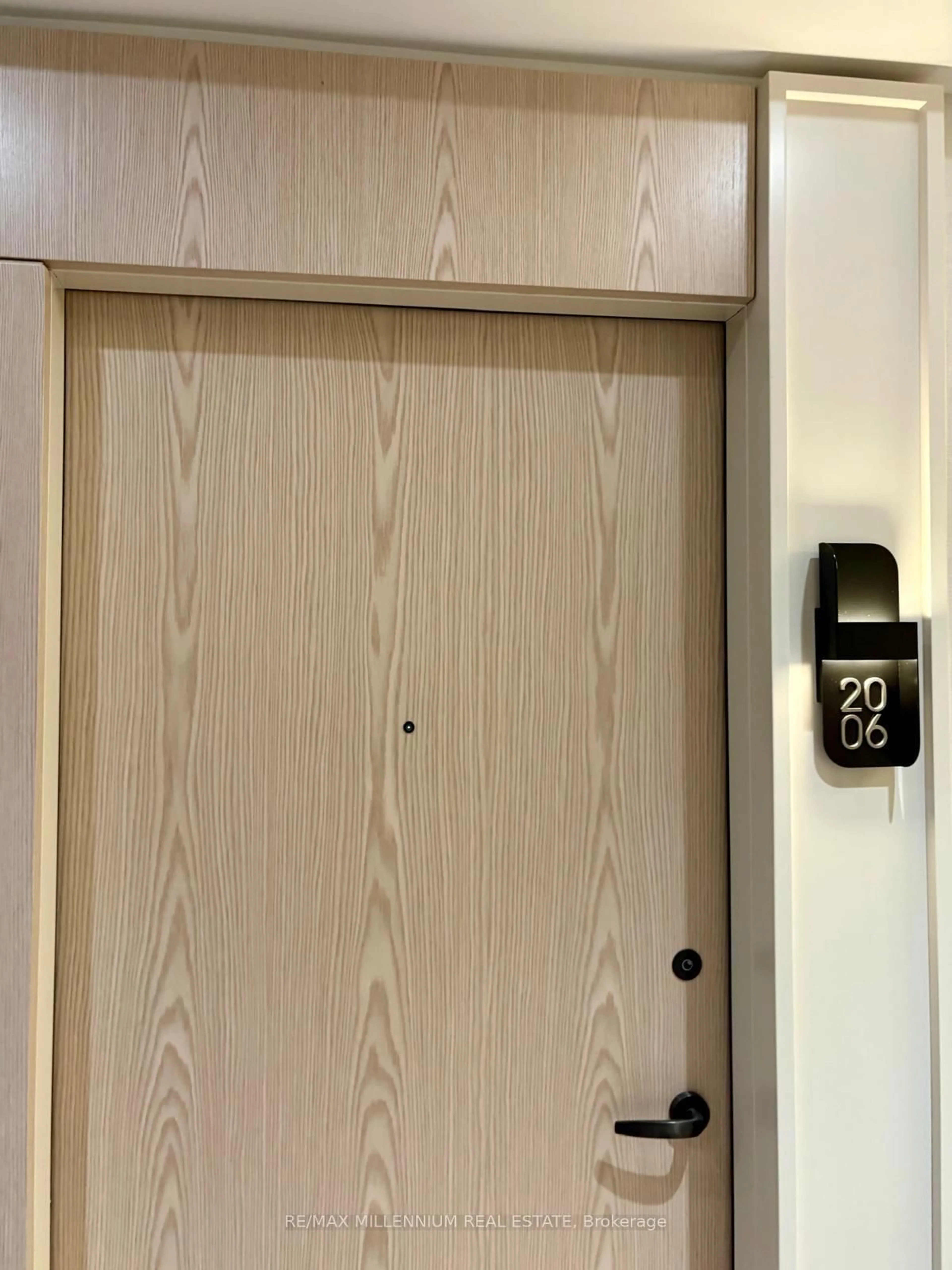 Indoor entryway for 10 Inn on the park Dr #2006, Toronto Ontario M3C 0P9