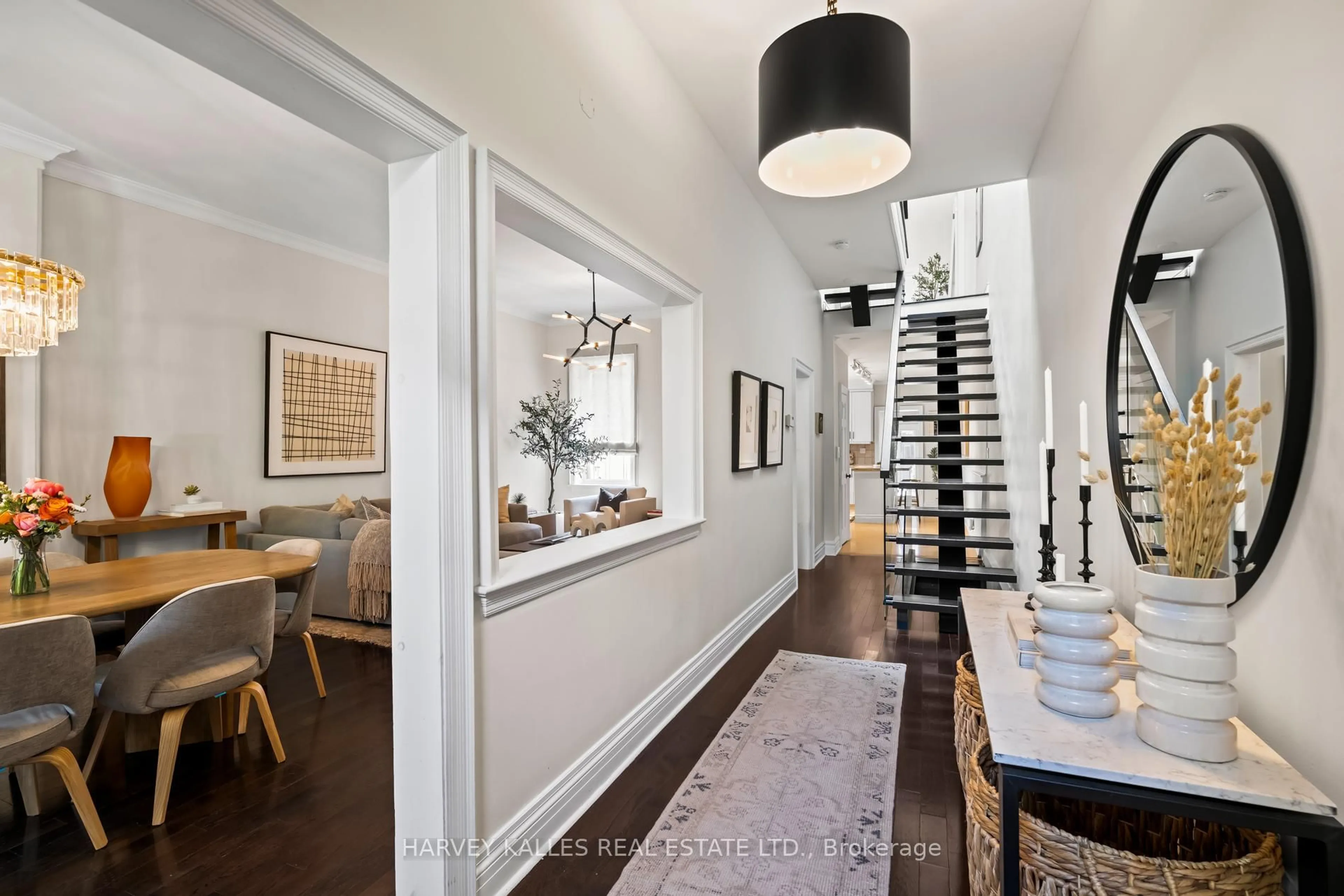 Indoor entryway for 27 Alma Ave, Toronto Ontario M6J 1N2