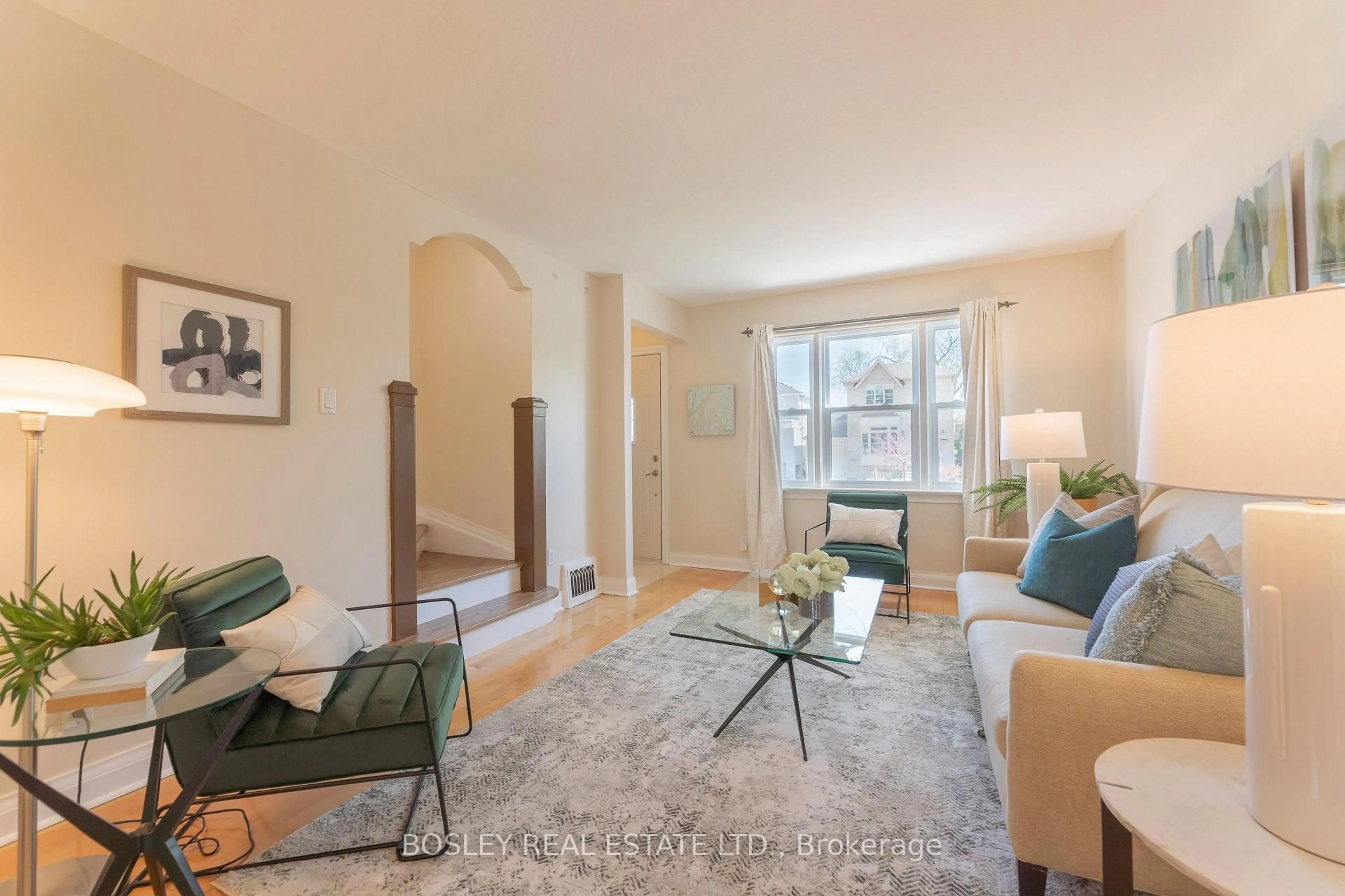 Living room with furniture, unknown for 570 Broadway Ave, Toronto Ontario M4G 2S3