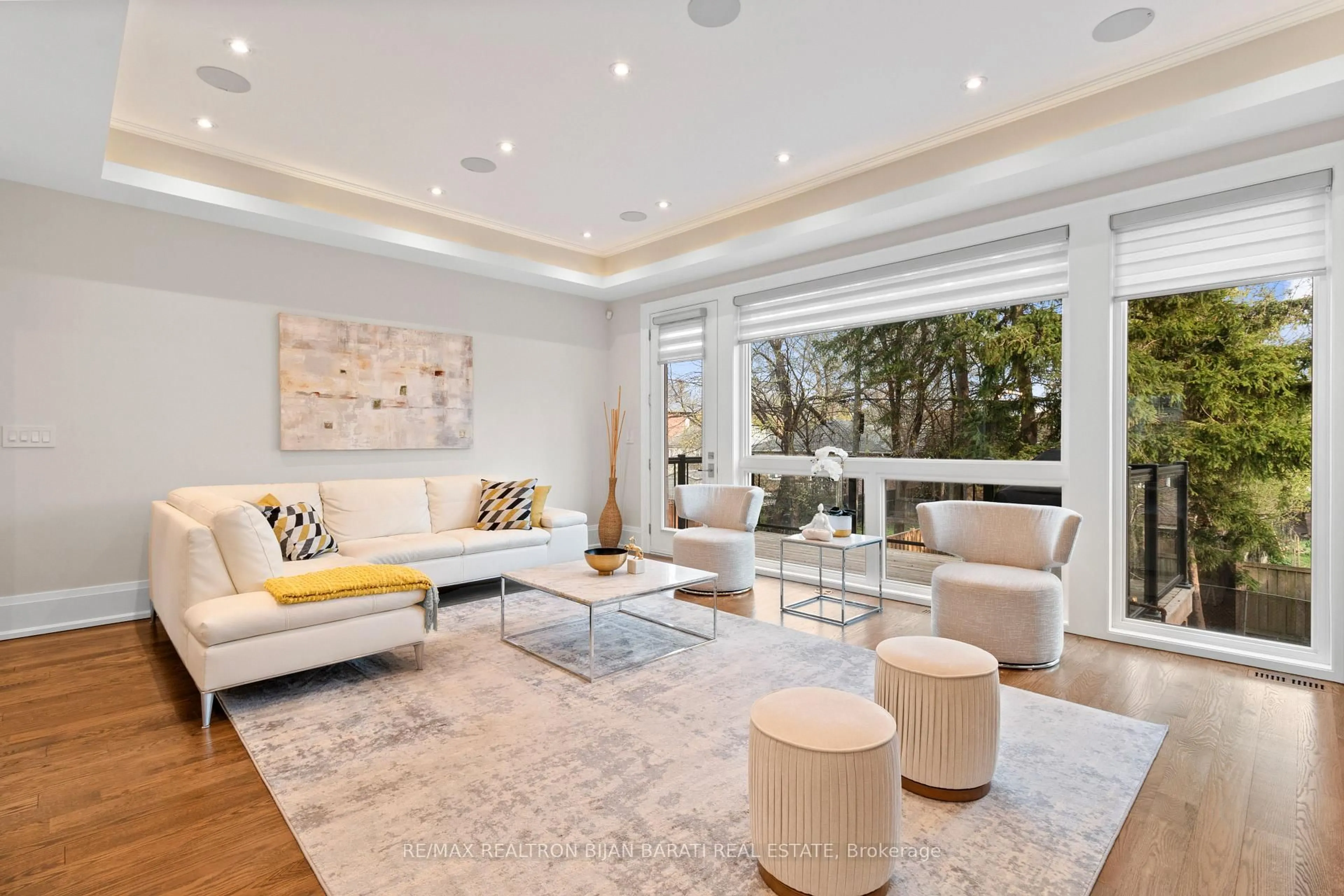 Living room with furniture, unknown for 109 Kingsdale Ave, Toronto Ontario M2N 3W5