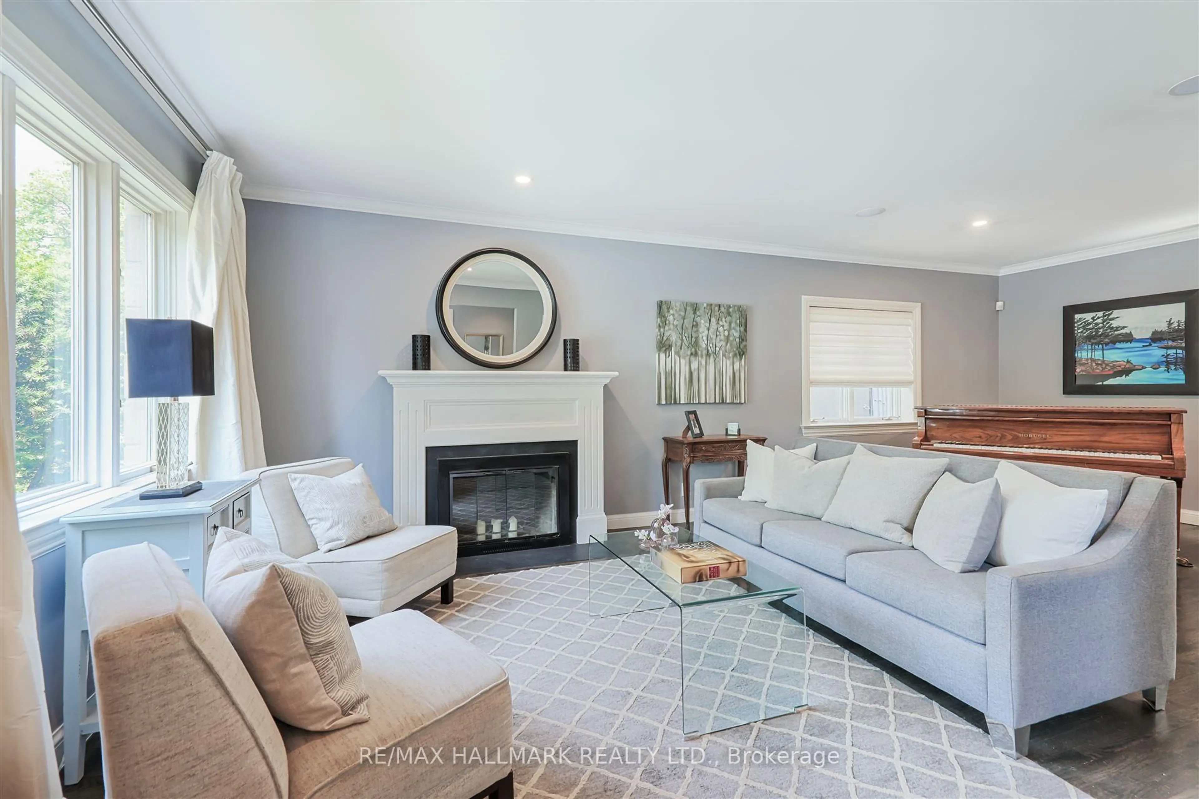 Living room with furniture, unknown for 27 Cameron Cres, Toronto Ontario M4G 1Z9