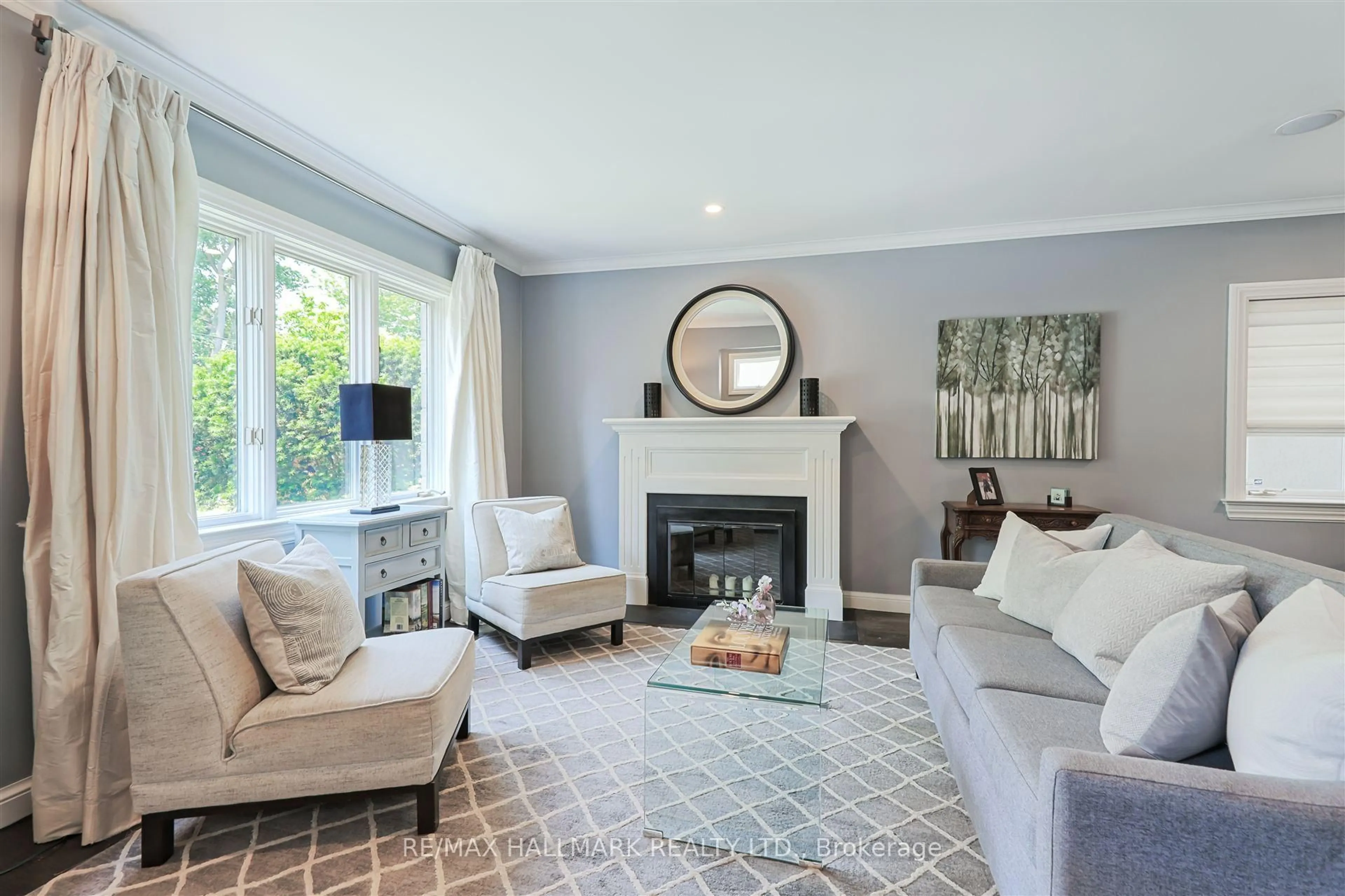 Living room with furniture, unknown for 27 Cameron Cres, Toronto Ontario M4G 1Z9