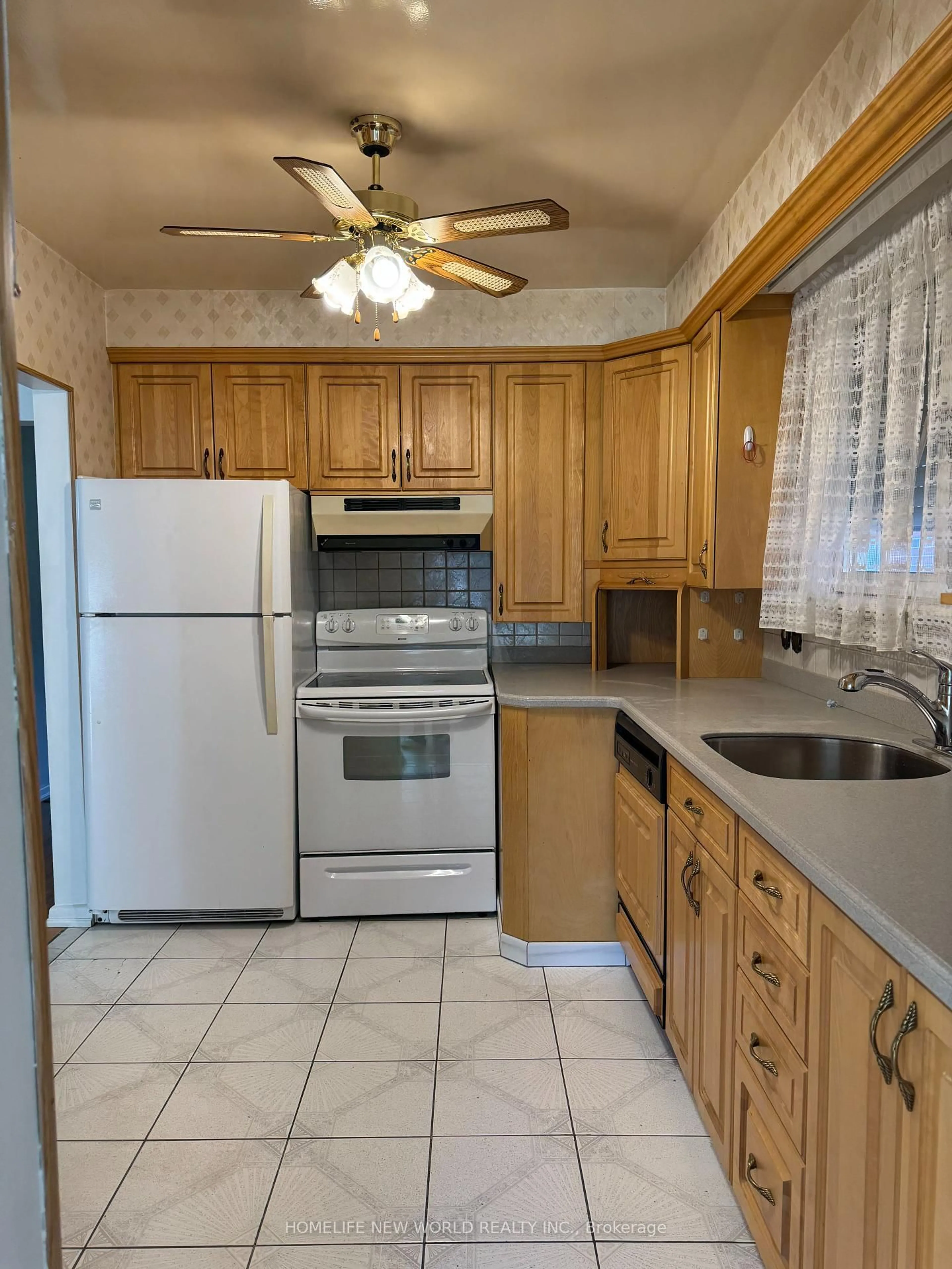 Standard kitchen, unknown for 275 Pleasant Ave, Toronto Ontario M2M 1M7